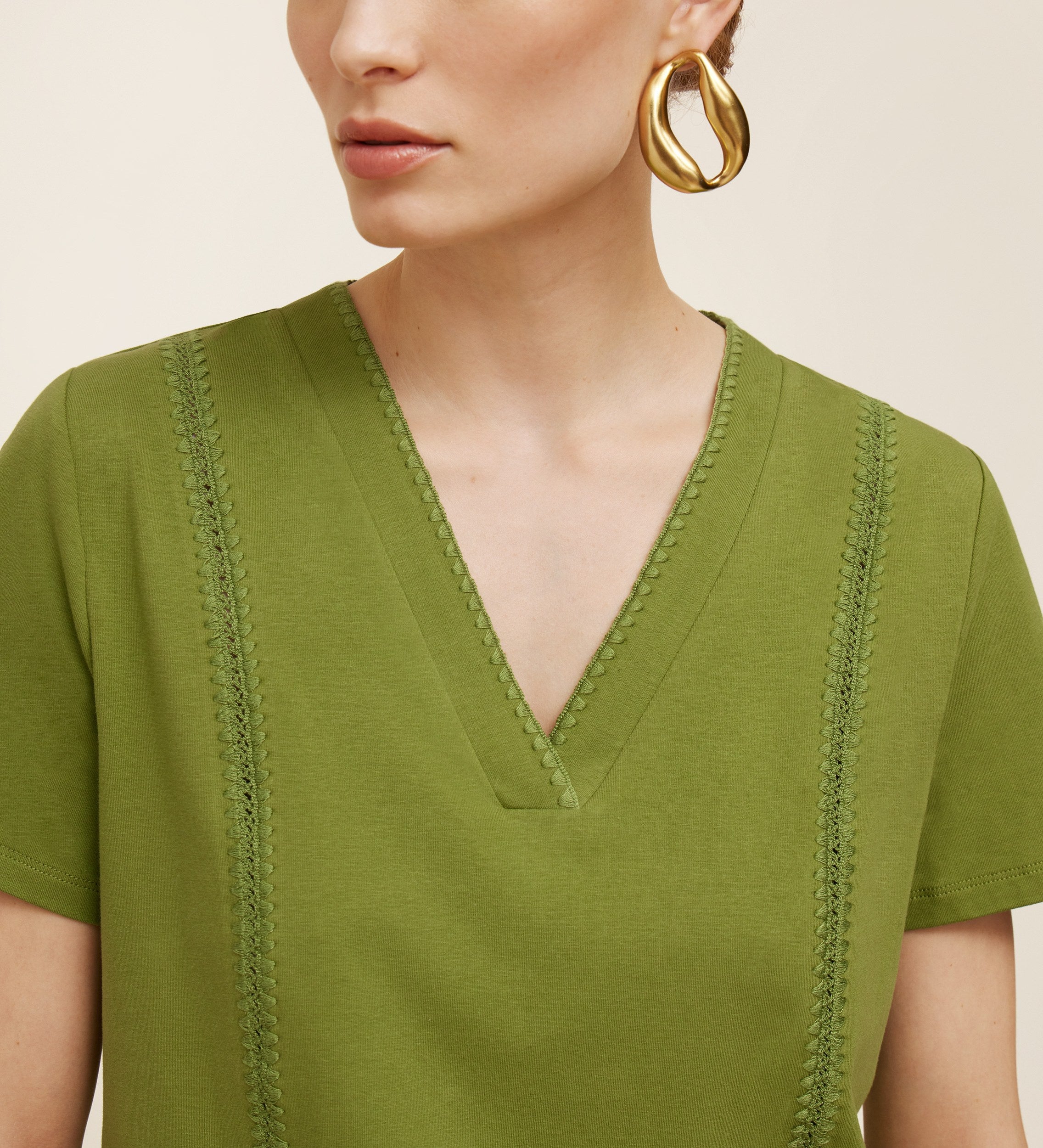 Embroidered V-neck t-shirt