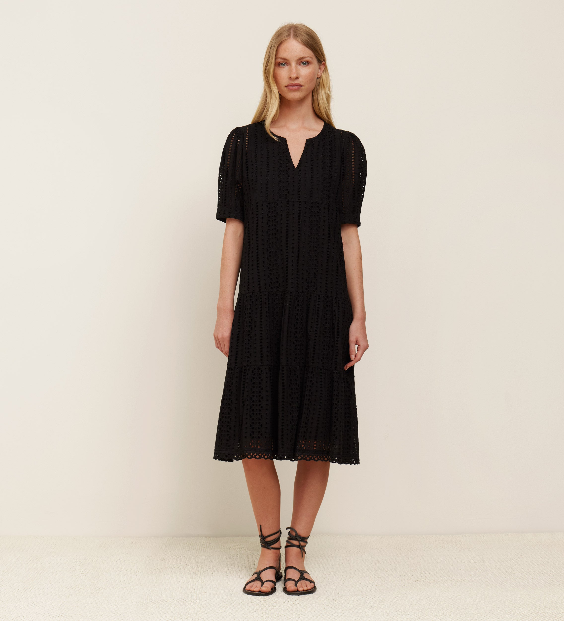 Robe courte brodée en coton