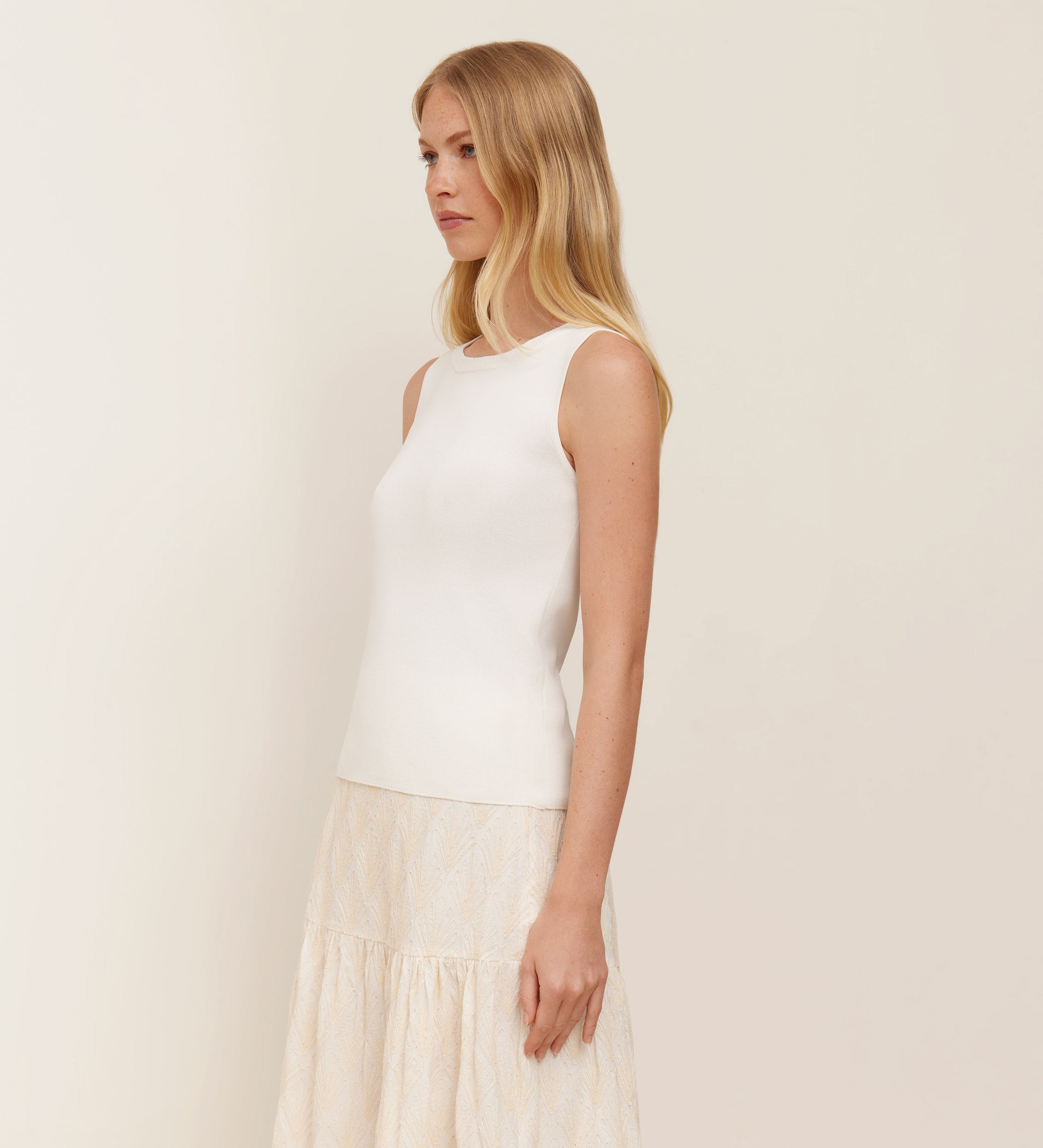 Top en tricot avec emmanchures