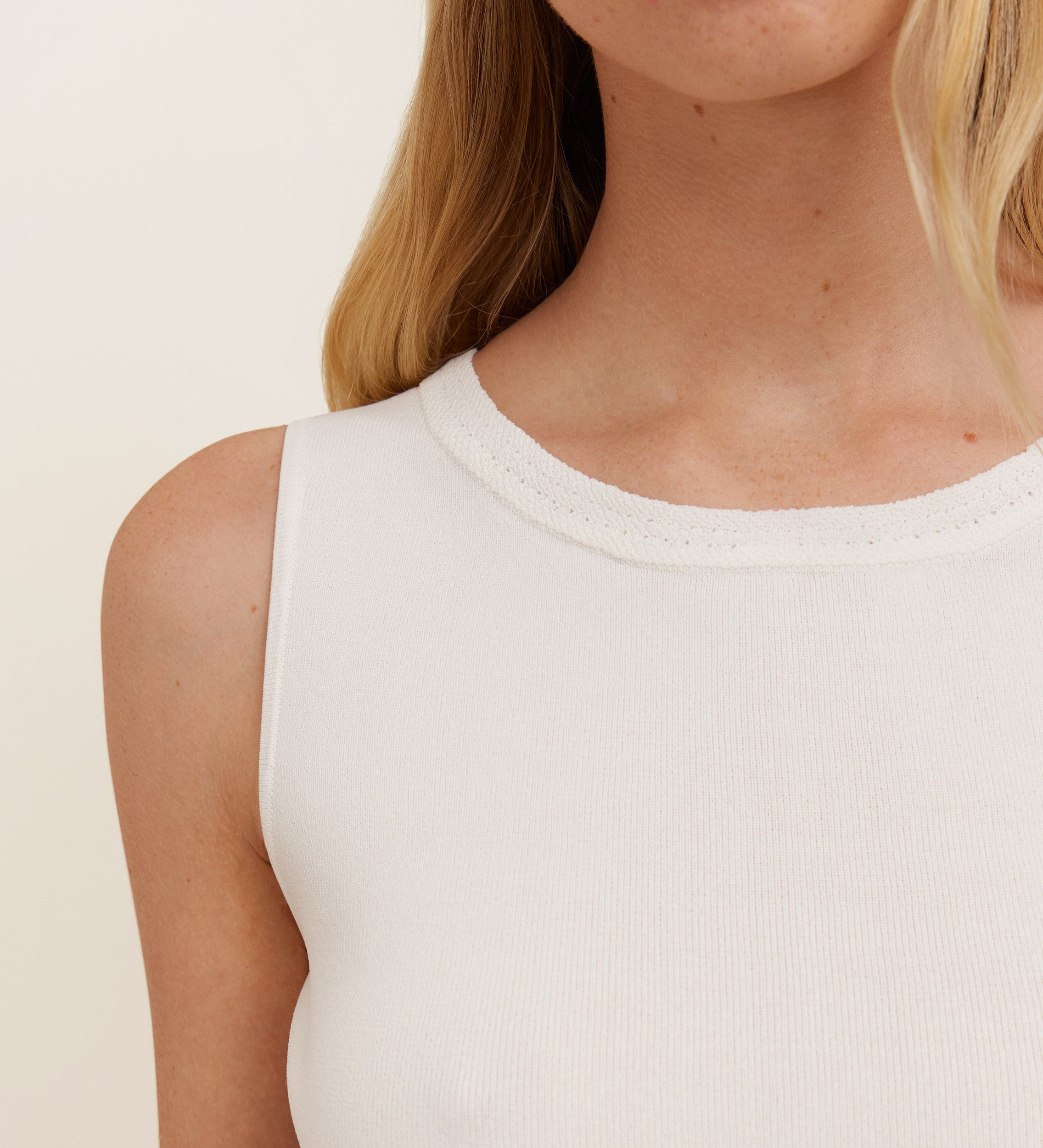 Top en tricot avec emmanchures