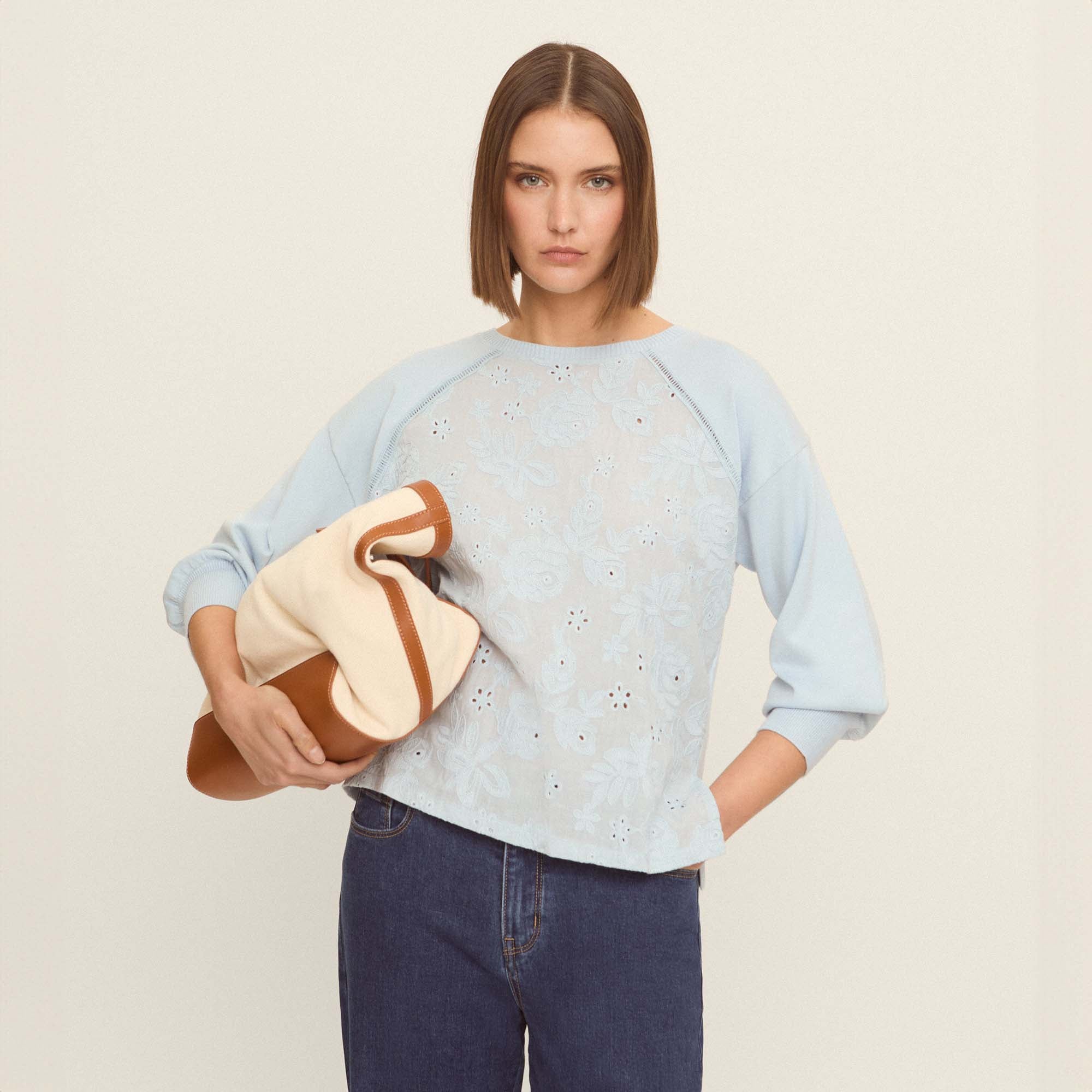 Pull devant en coton brodé