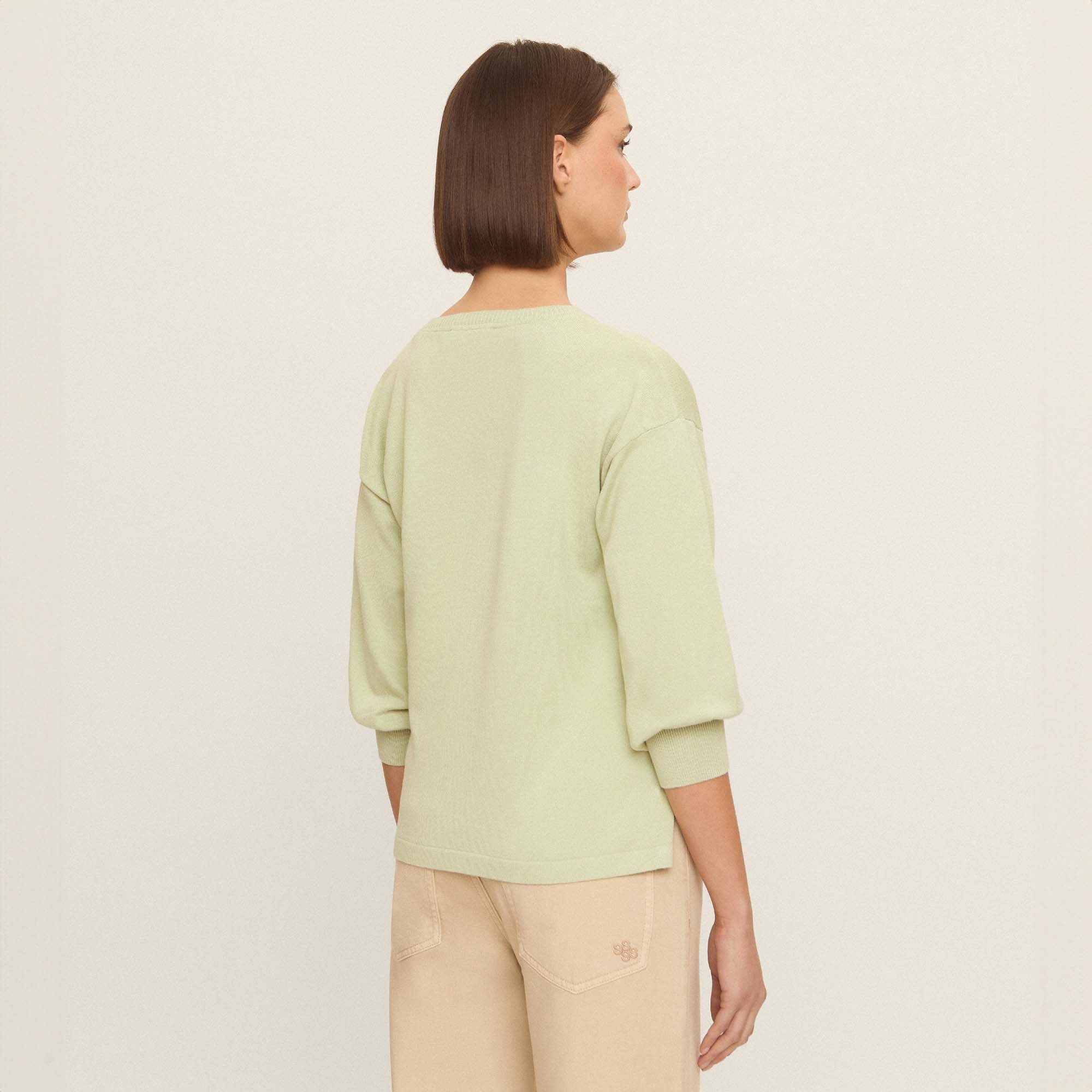 Pull devant en coton brodé