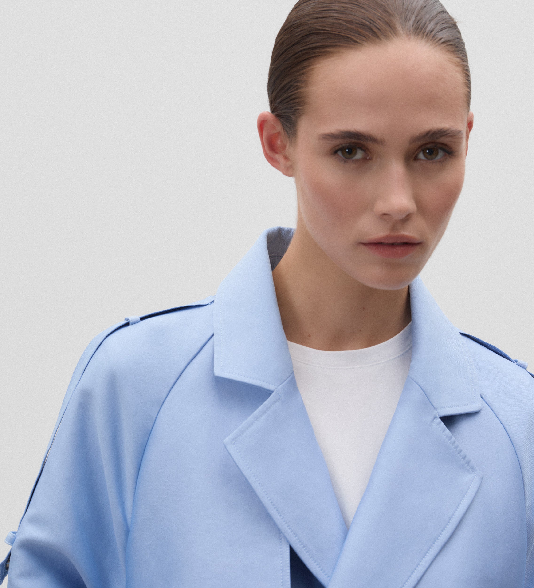 Tie belt trench coat