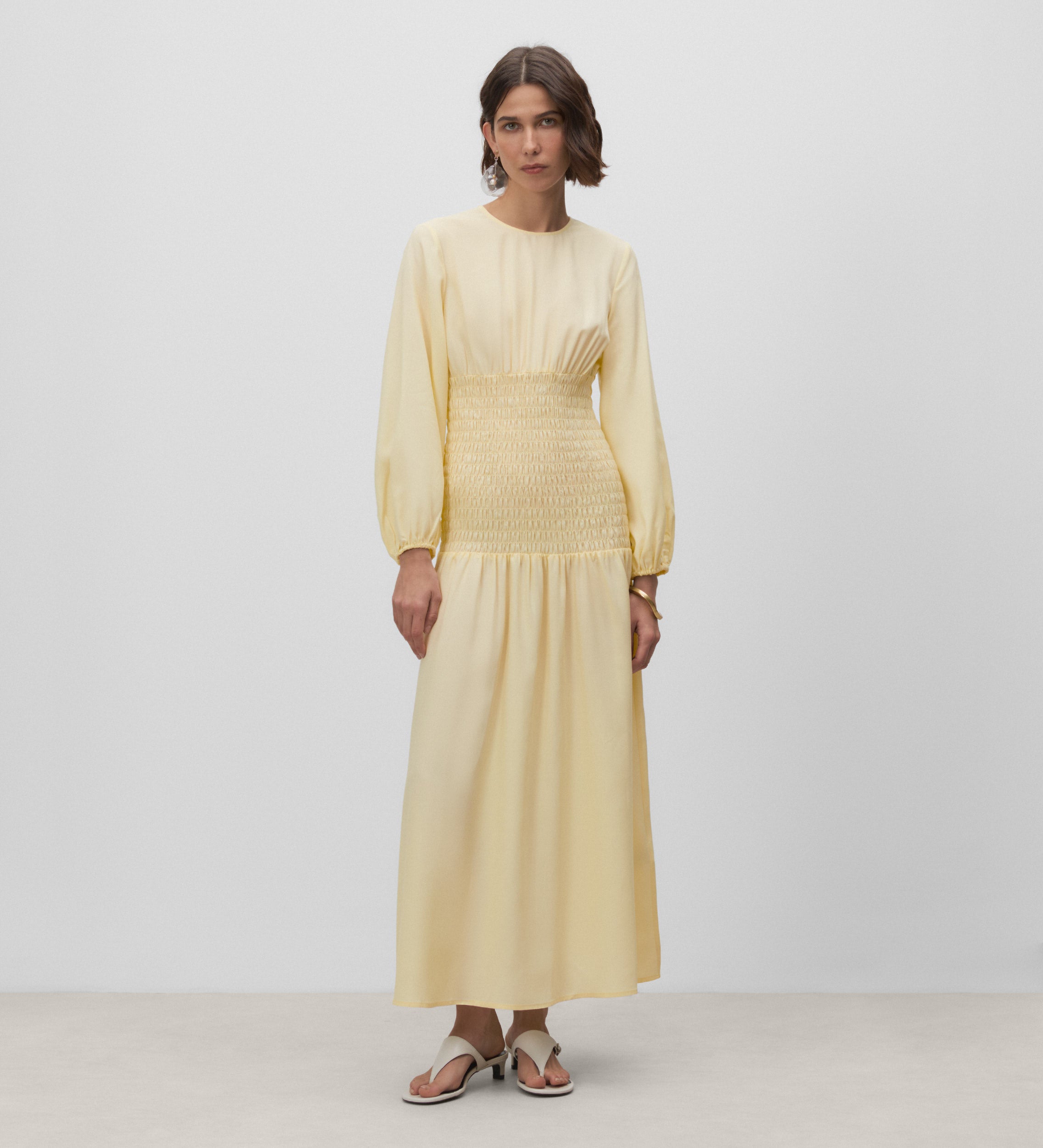 Robe longue en maille smockée