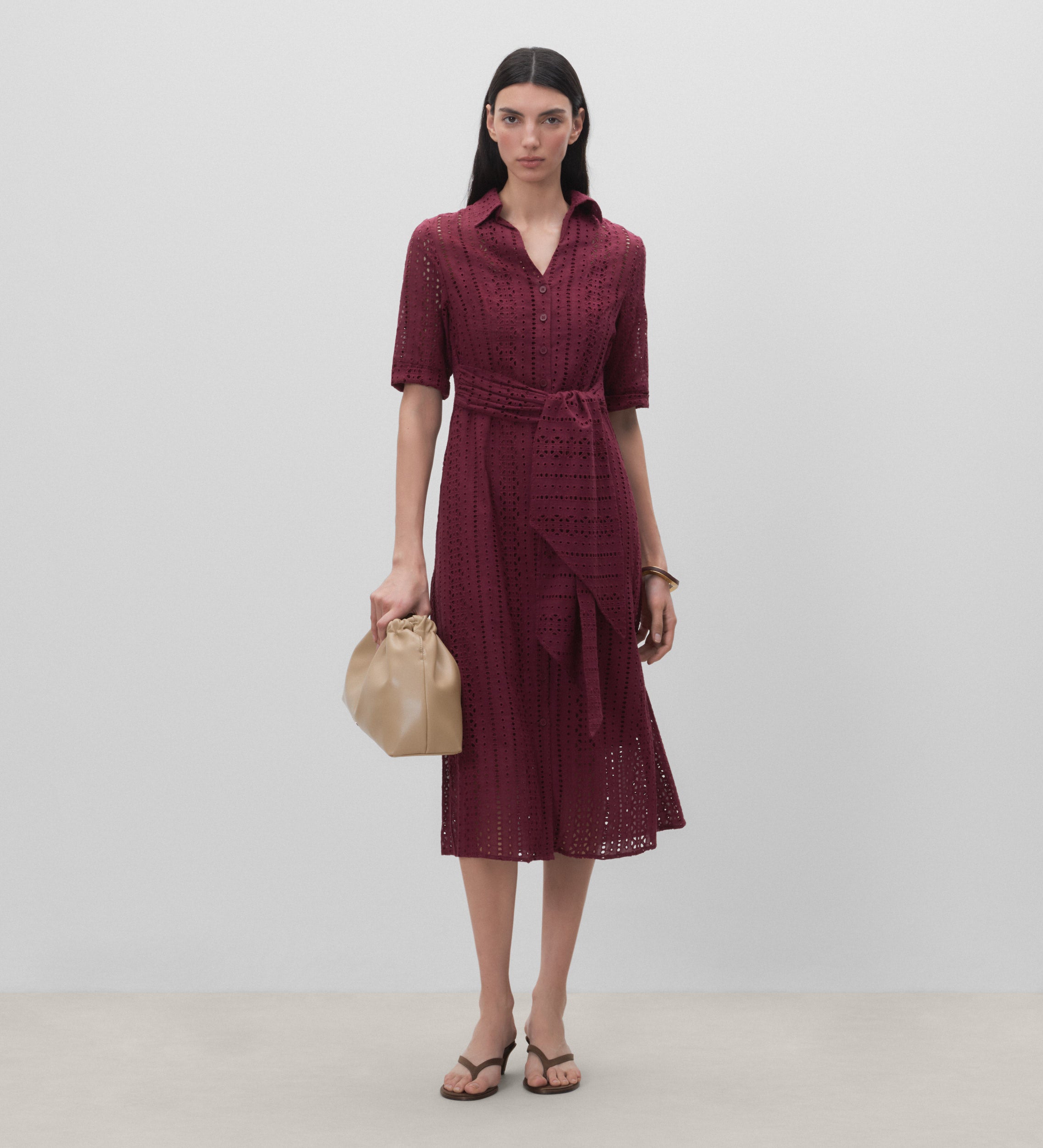 Robe chemise en coton brodé