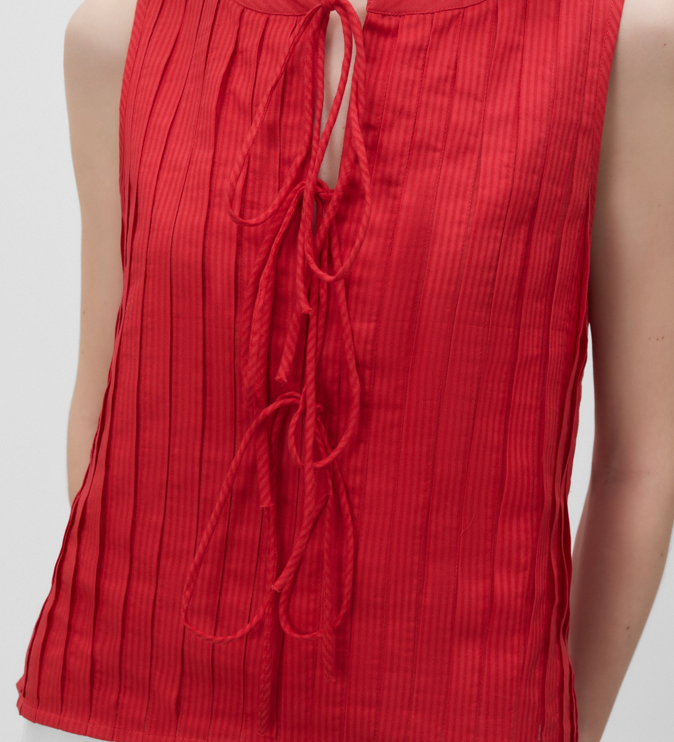 Top pleats bow