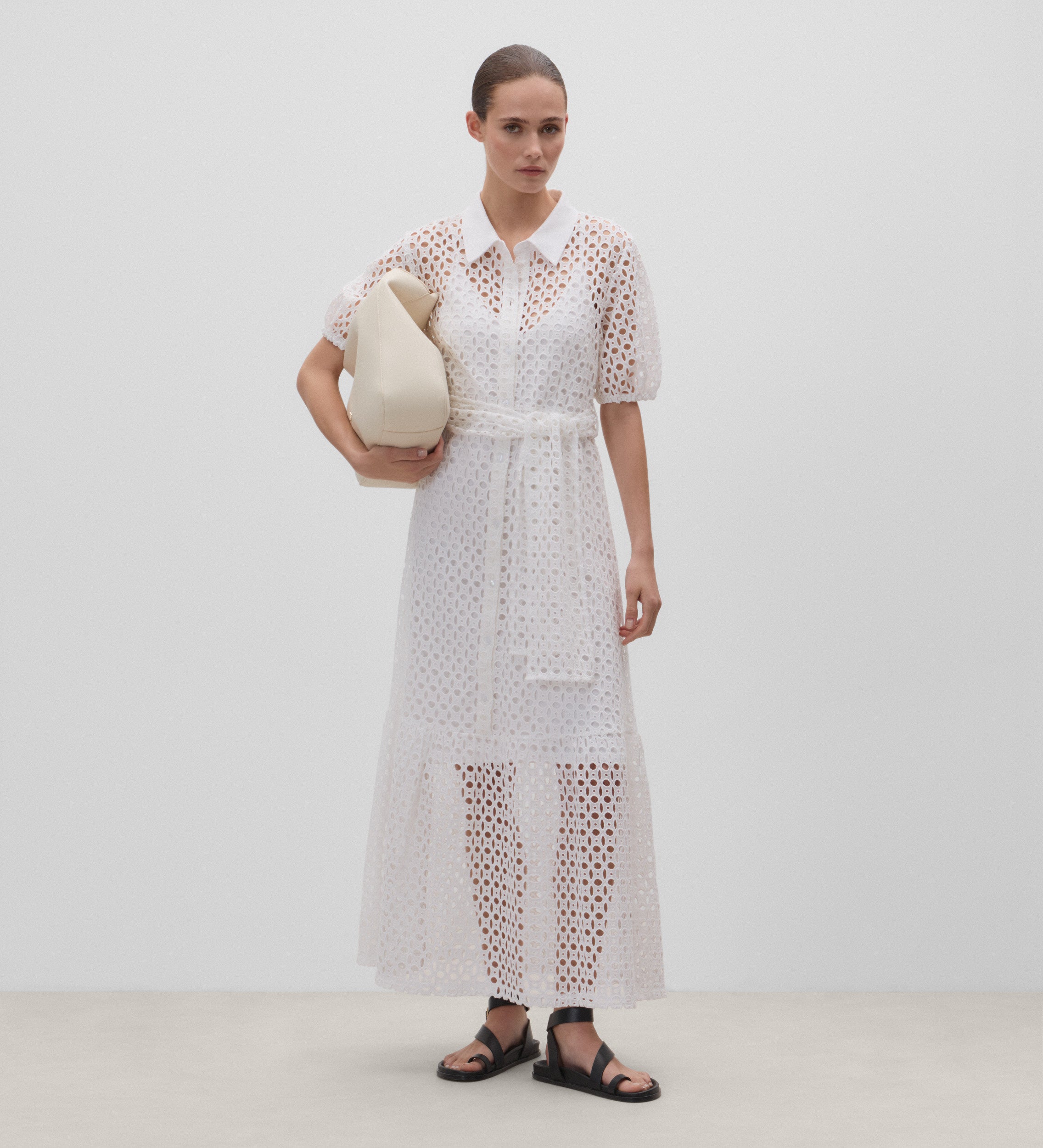 Robe en coton brodé