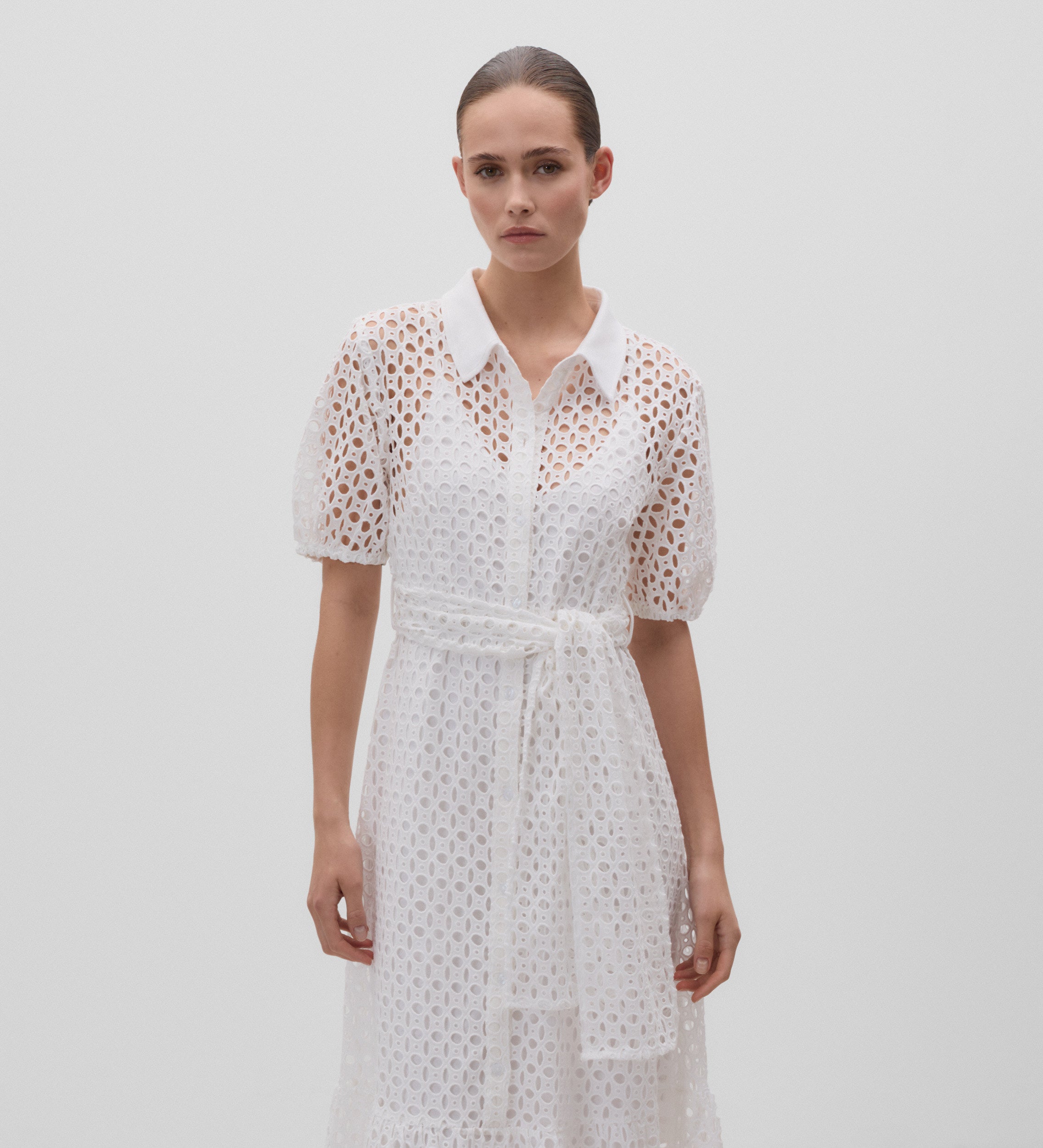 Robe en coton brodé