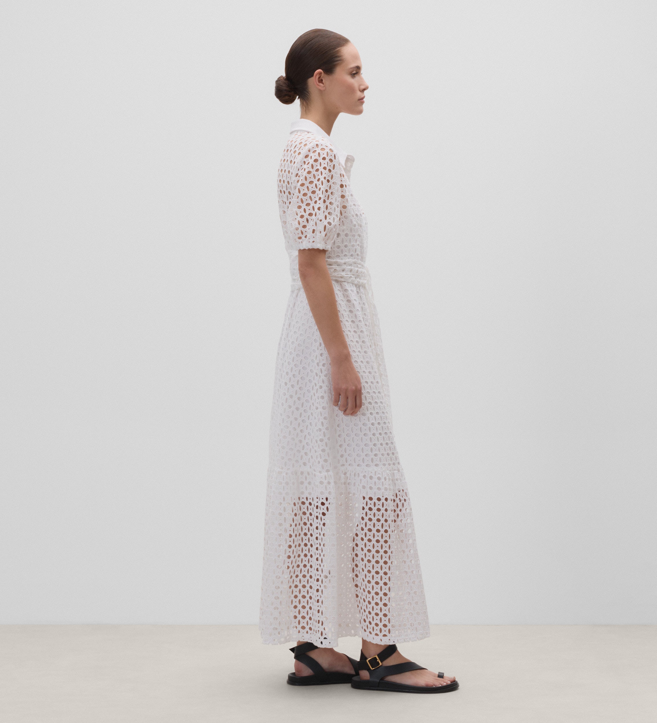 Robe en coton brodé