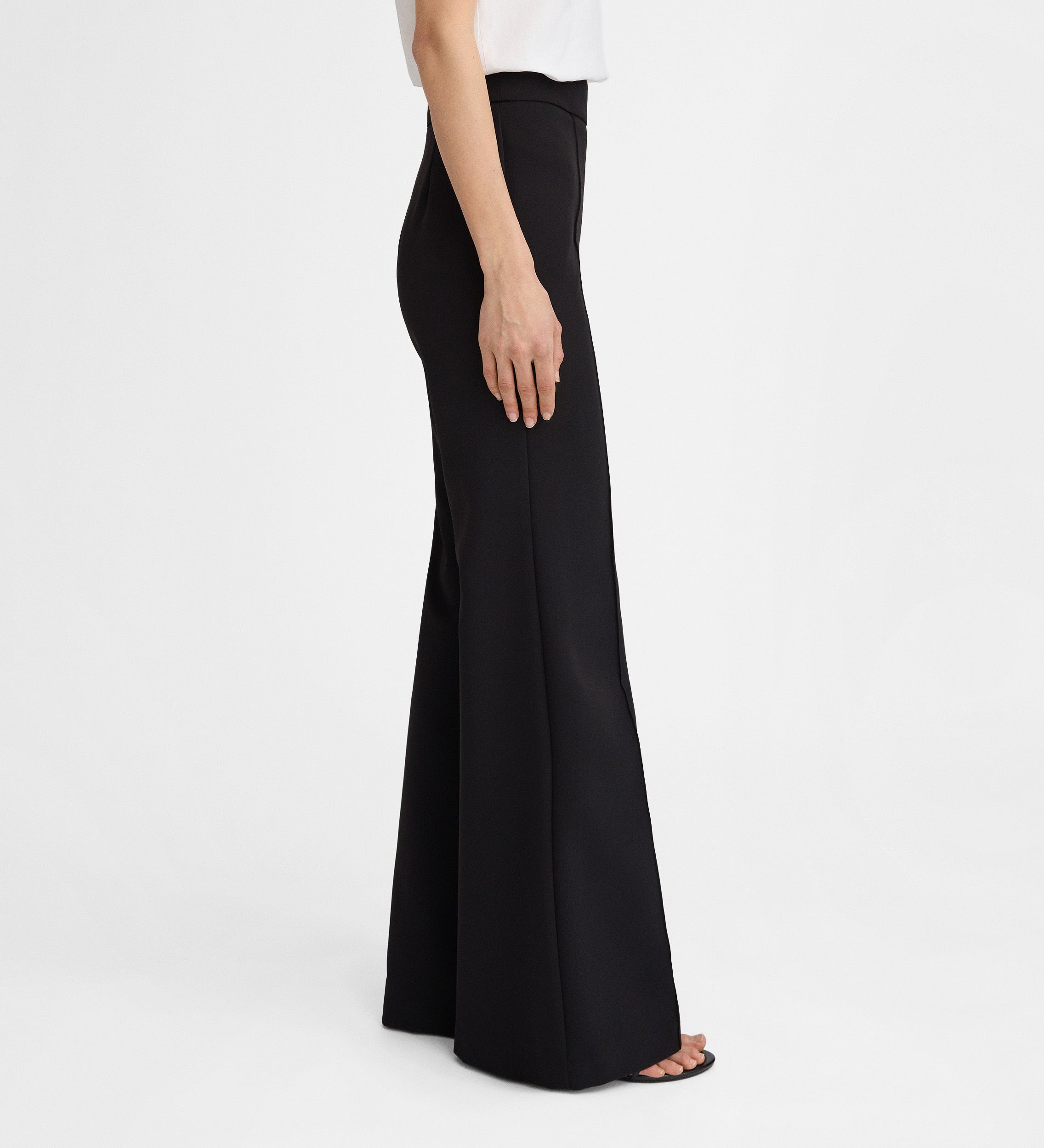 Pantalón acampanado
