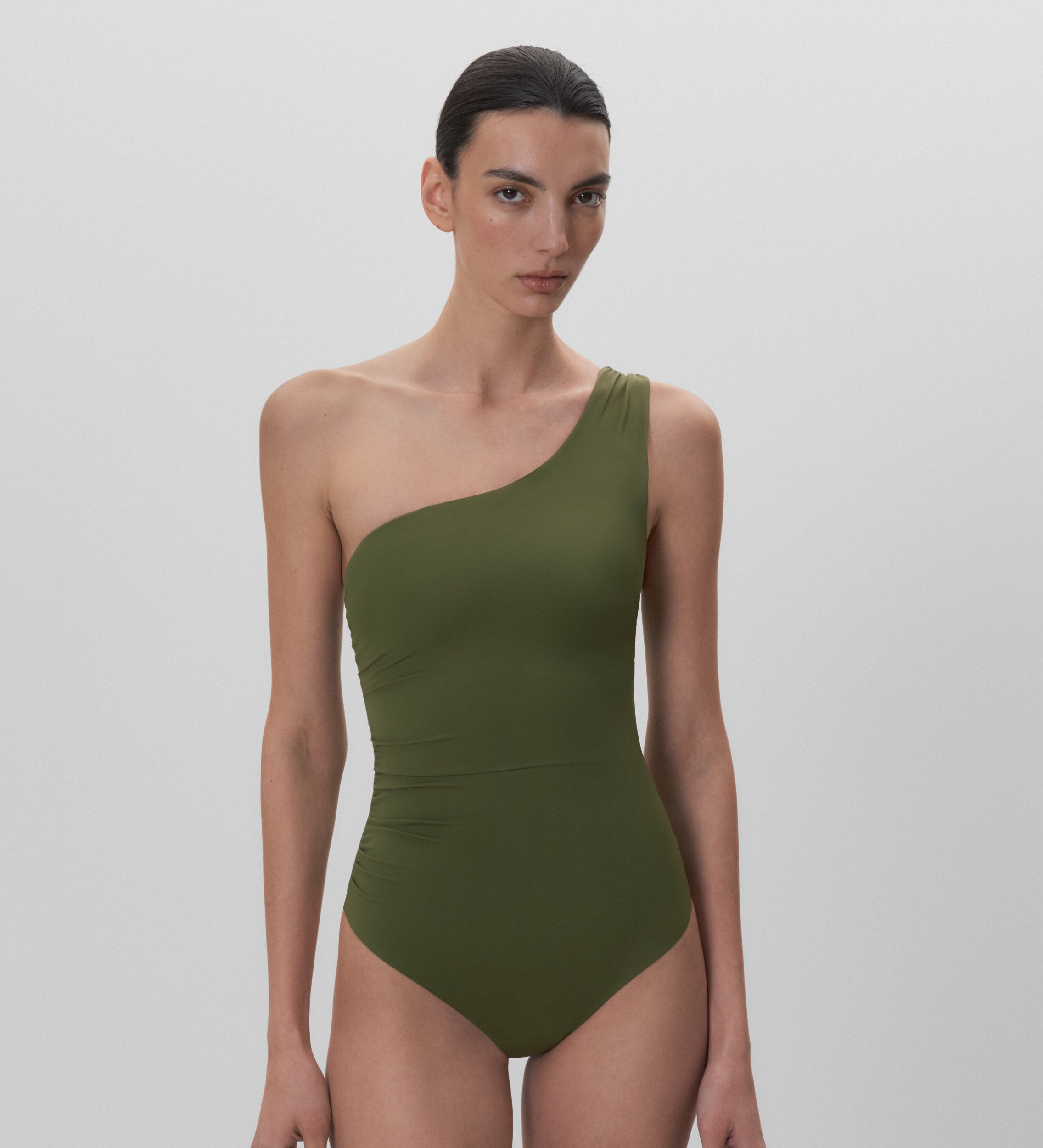 Maillot de bain à décolleté asymétrique