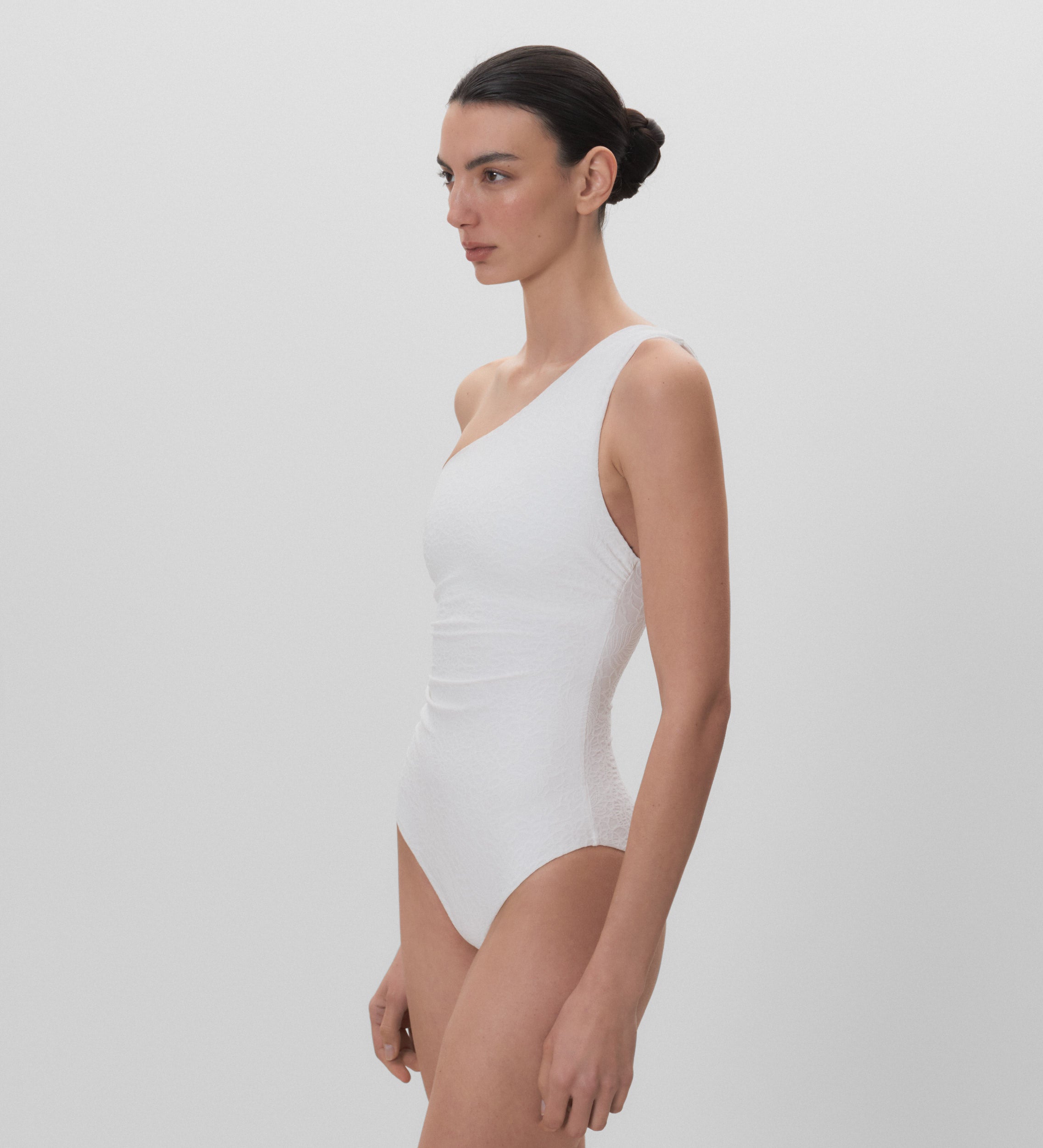 Maillot de bain à décolleté asymétrique