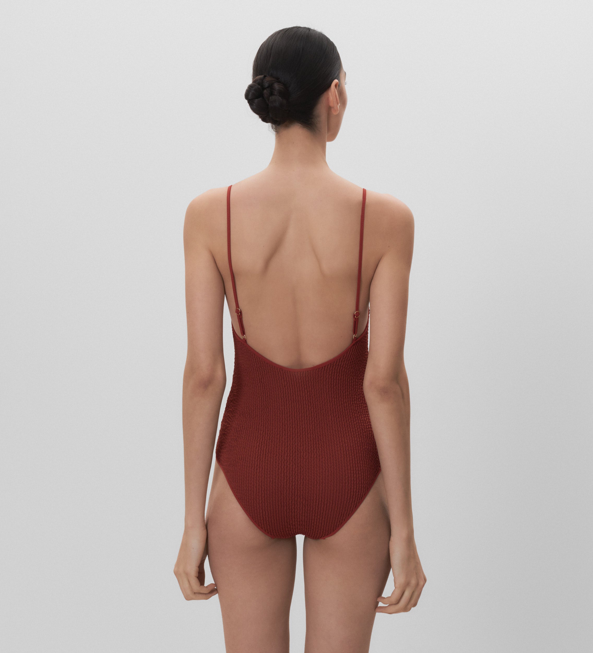 Straight neckline swimsuit