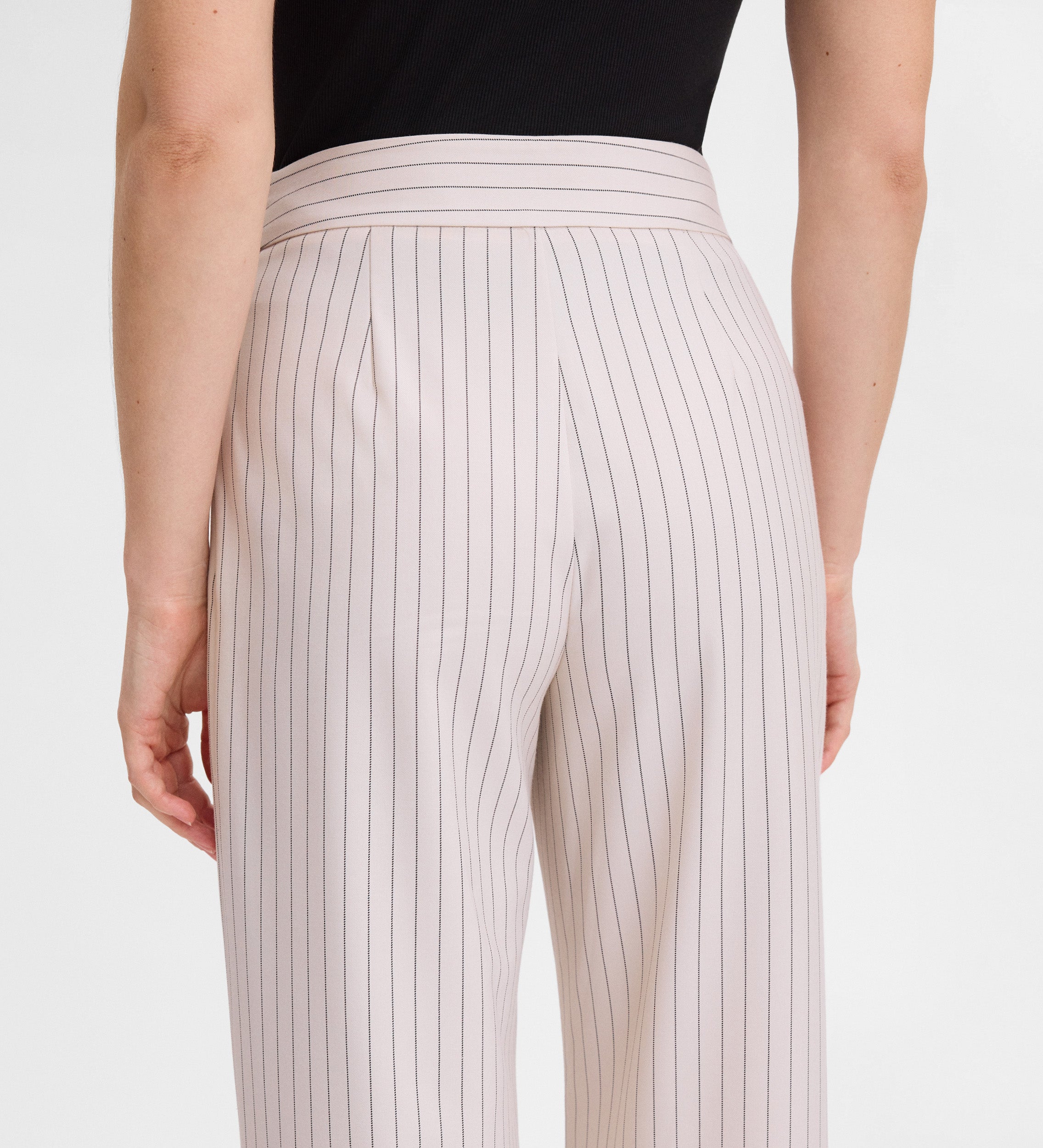 Pantalon à fines rayures