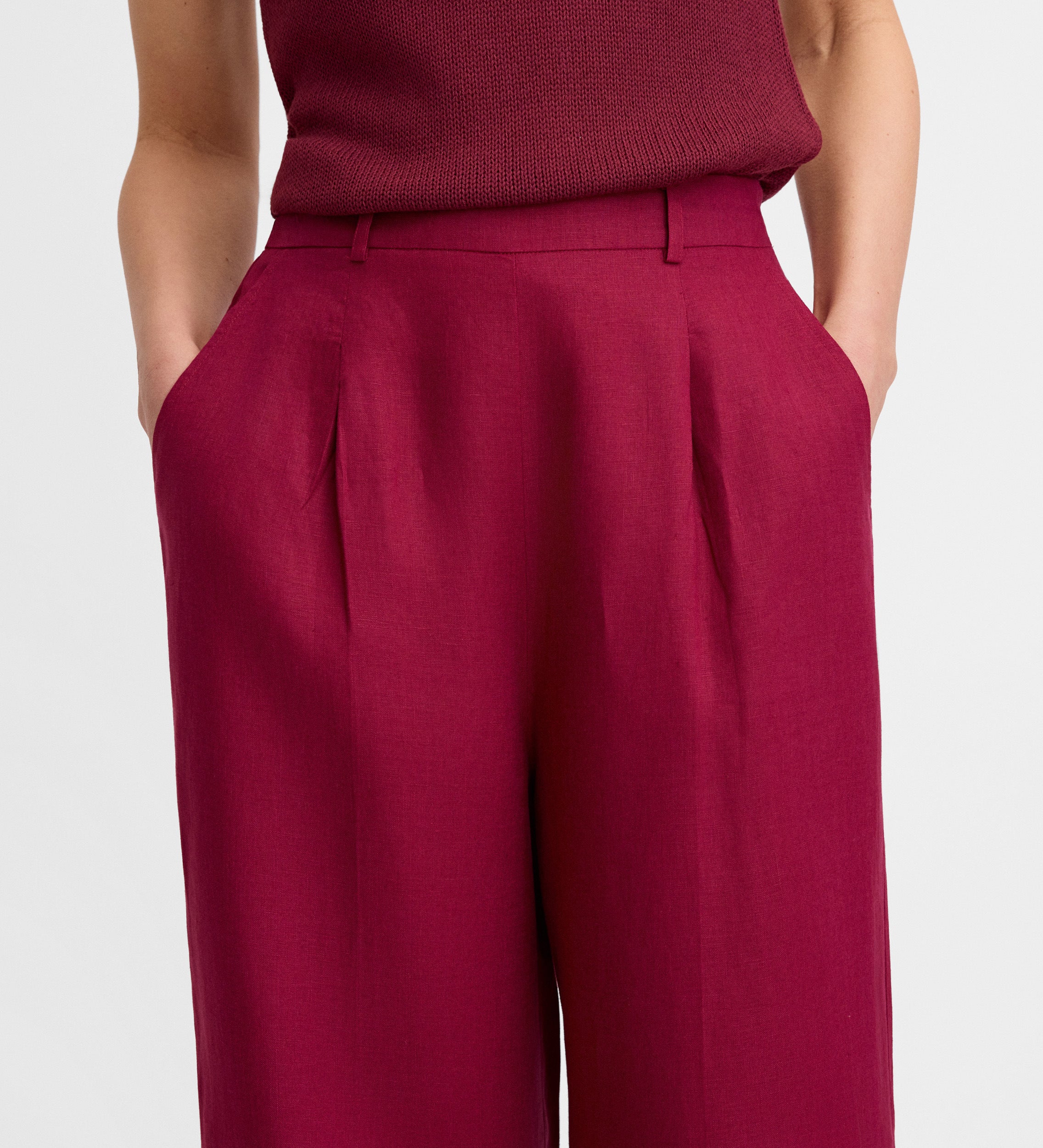 Pleated linen pants