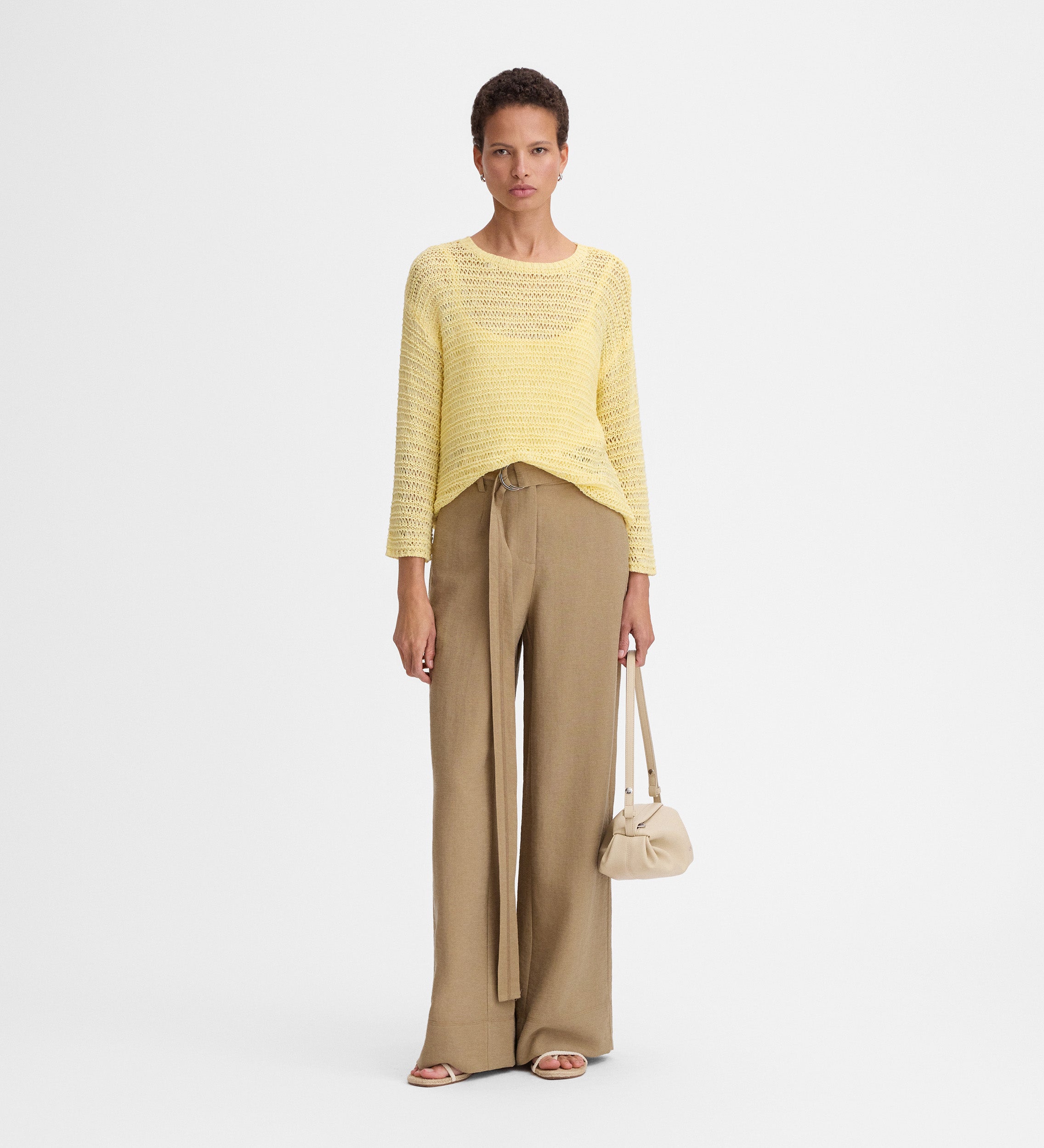 Loose-fitting knitted sweater