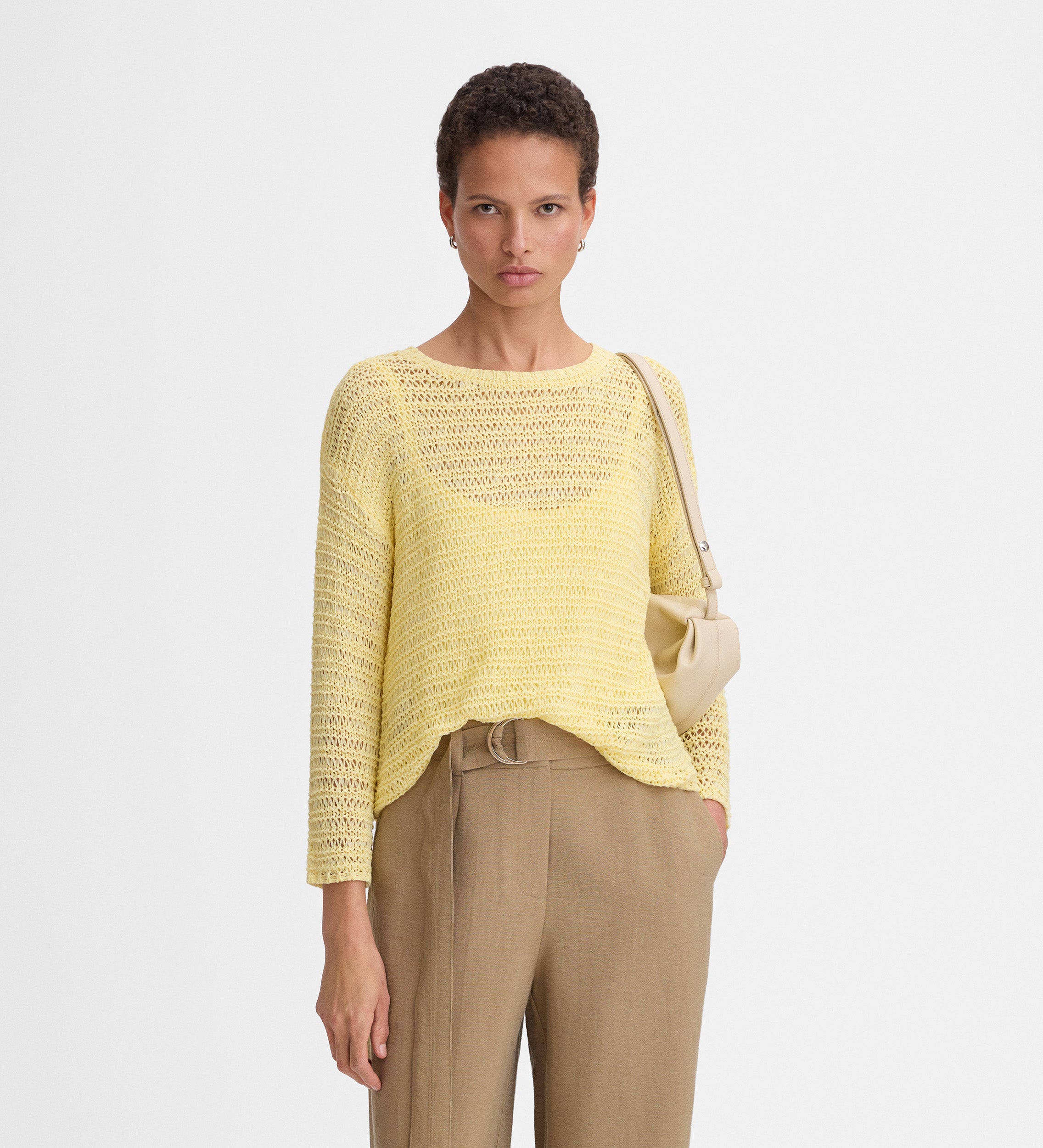 Loose-fitting knitted sweater