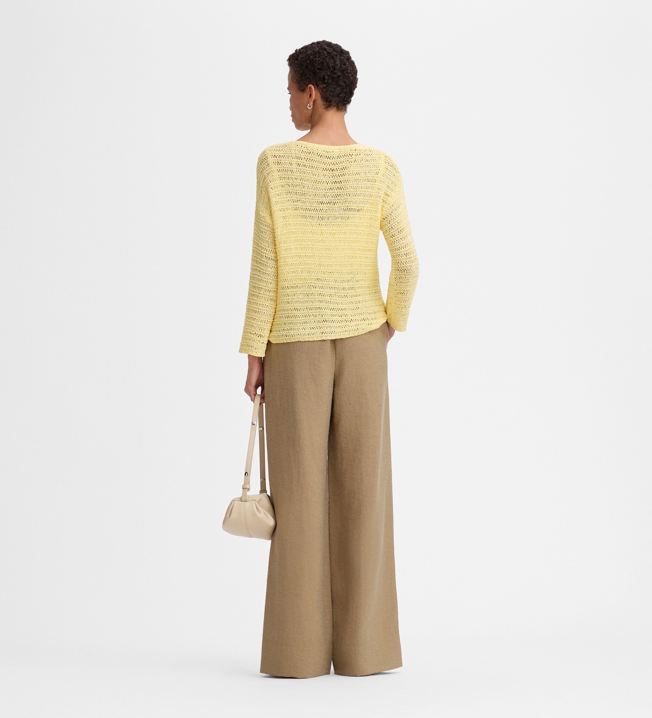 Loose-fitting knitted sweater