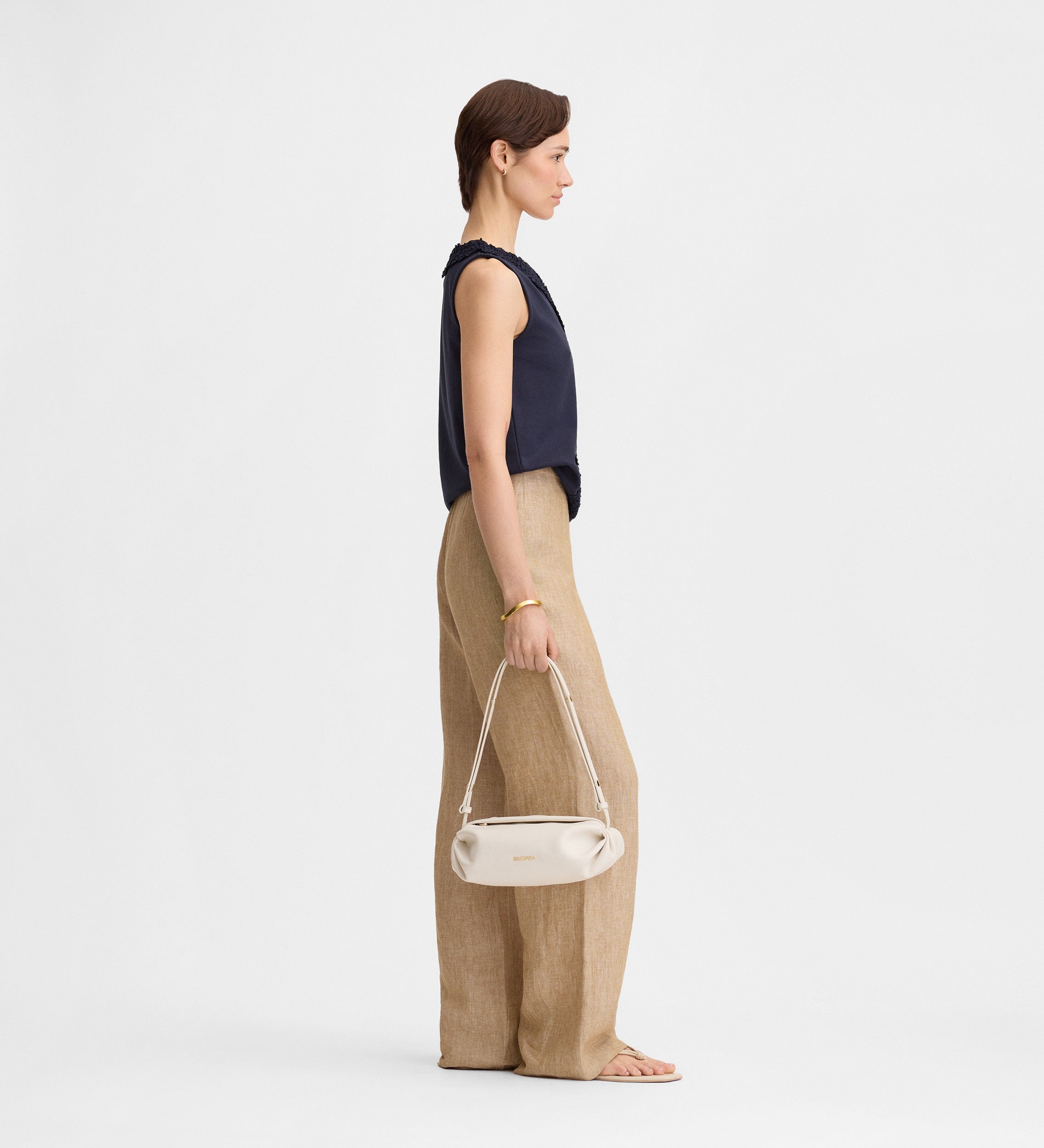Top brodé en textile