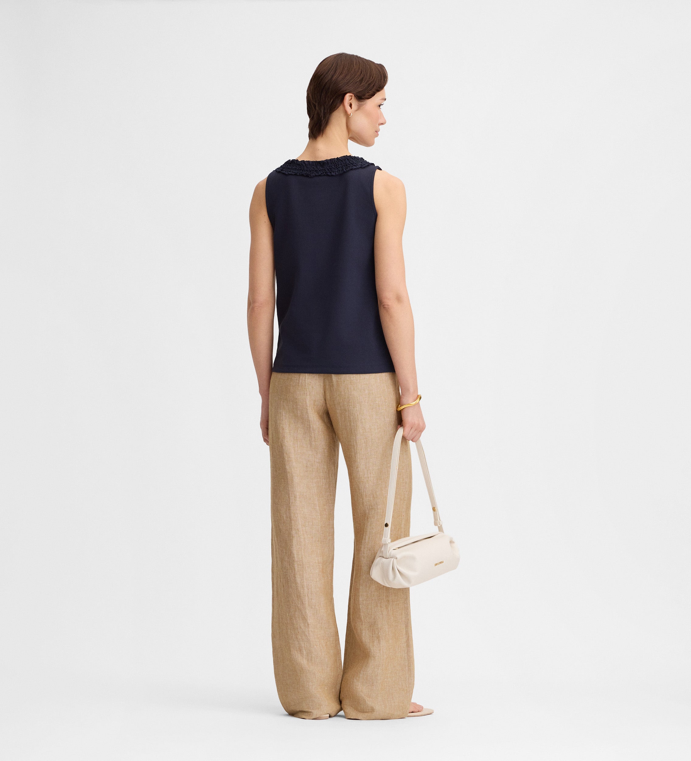 Top brodé en textile