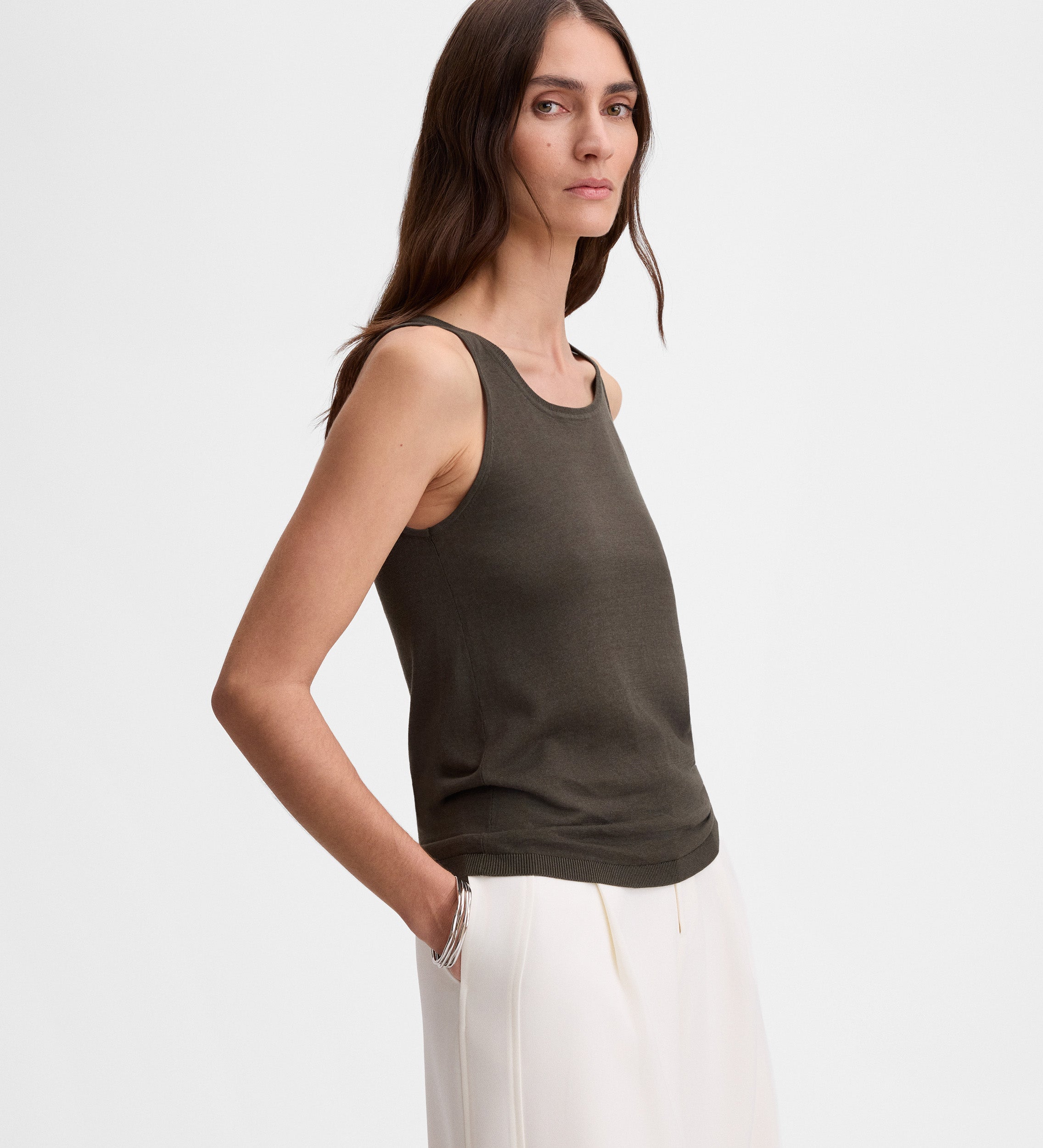 Sleeveless knit top
