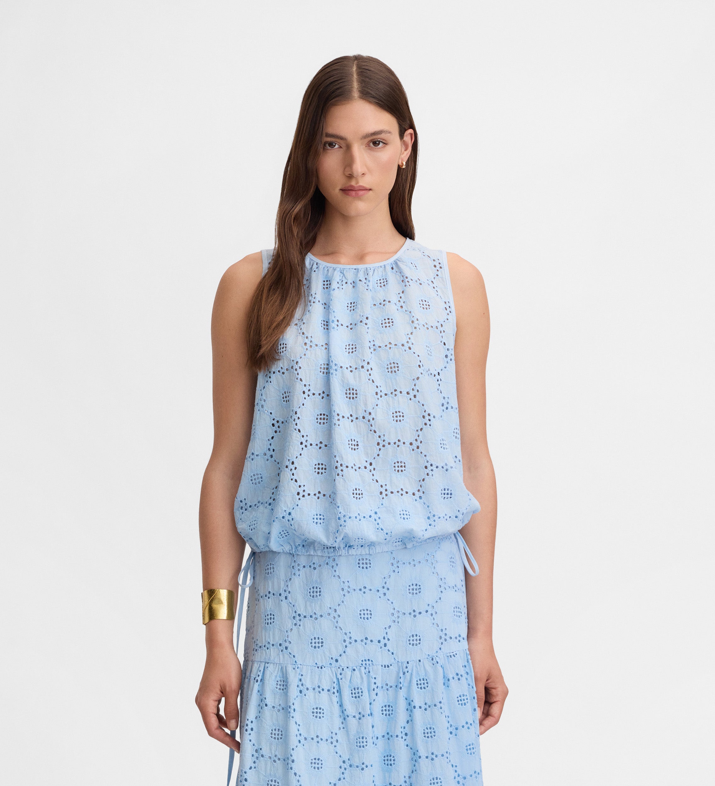 Top en coton brodé