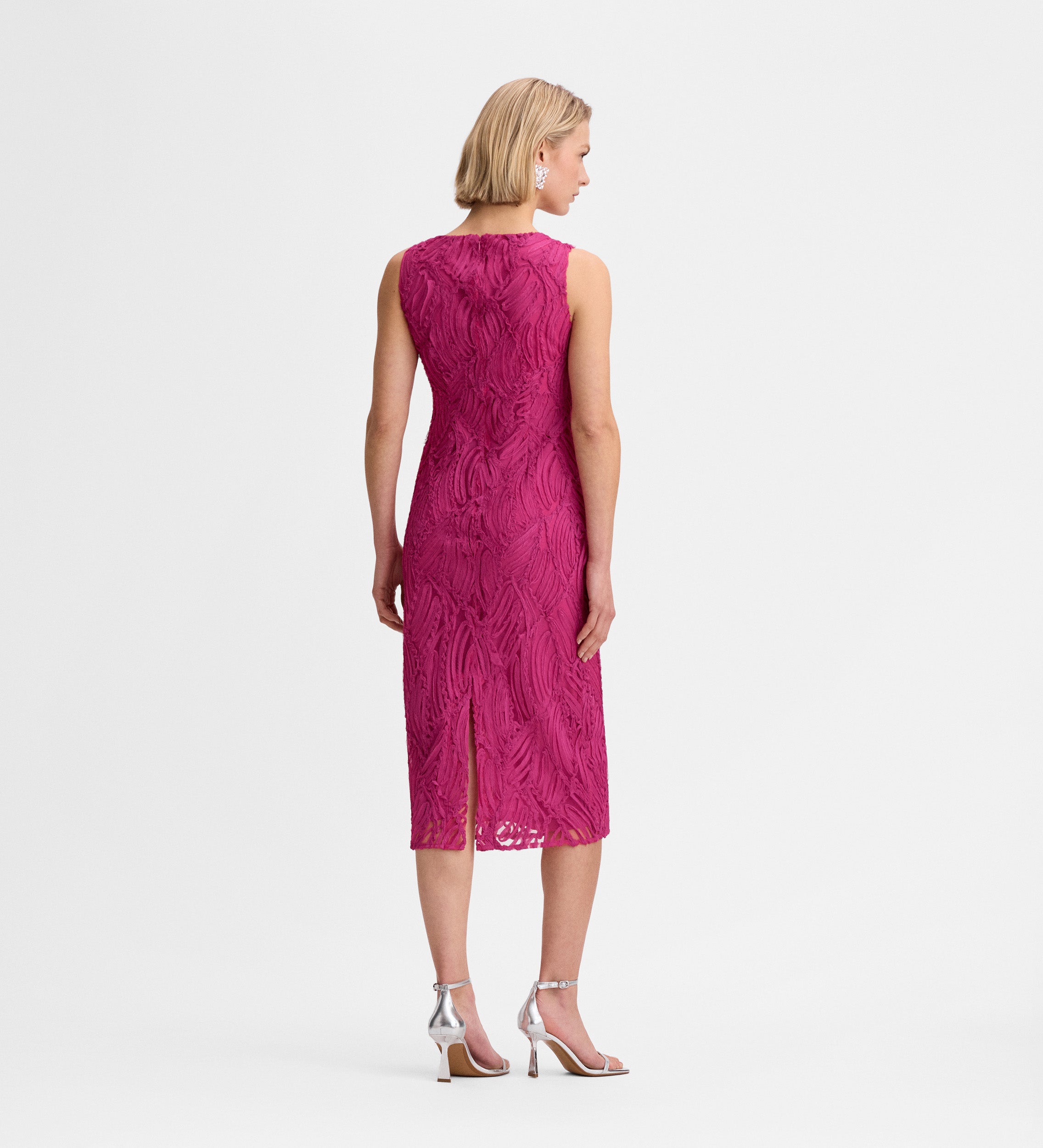 Vestido entallado bordado