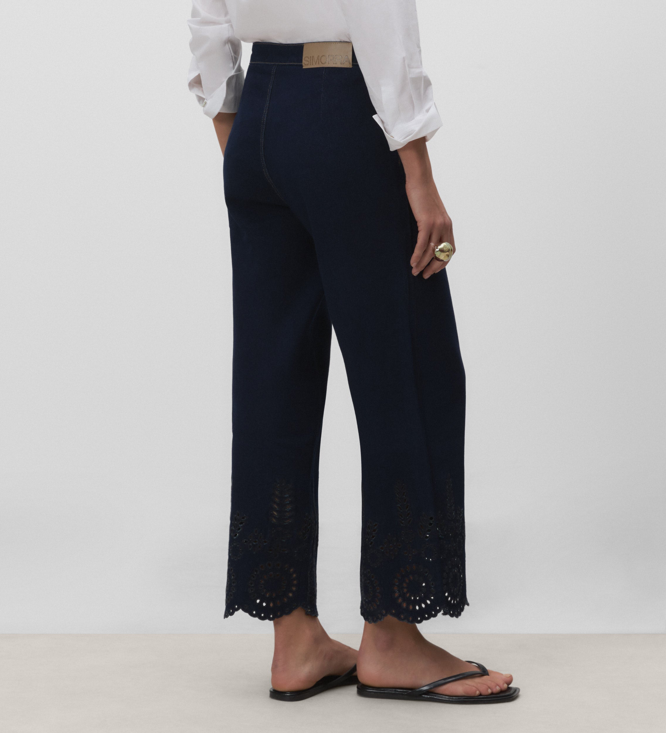 Jean court avec broderie anglaise