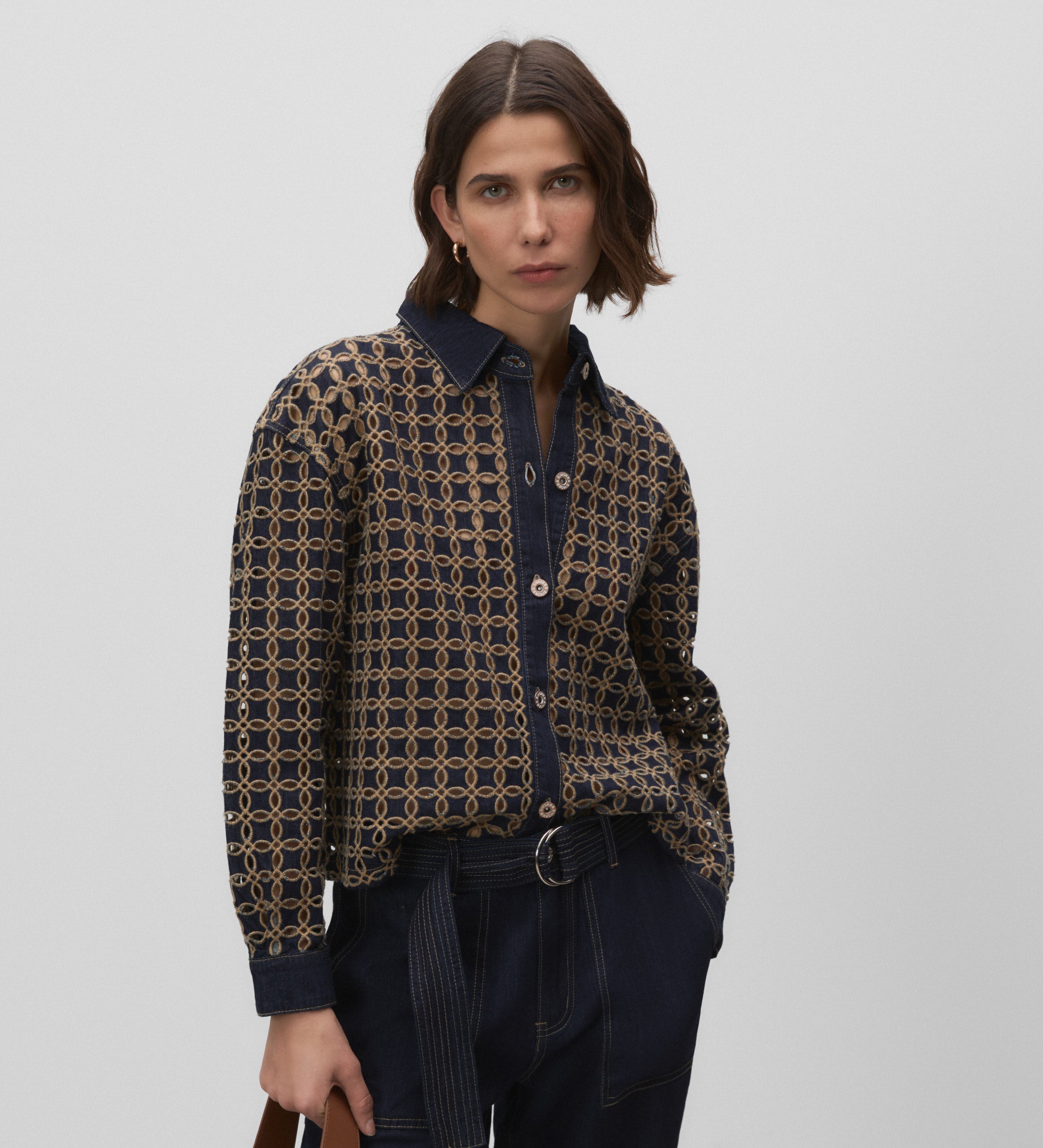 Veste contrastée avec broderie anglaise
