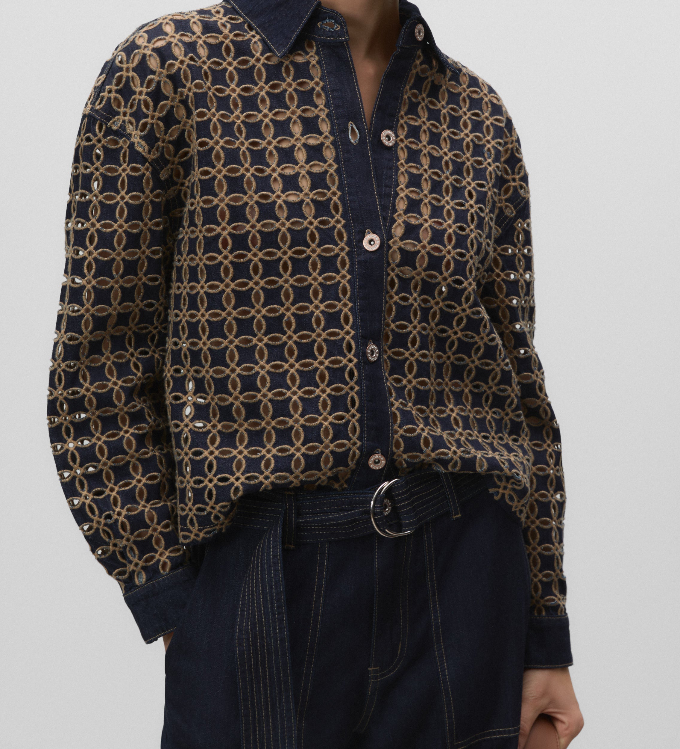 Veste contrastée avec broderie anglaise