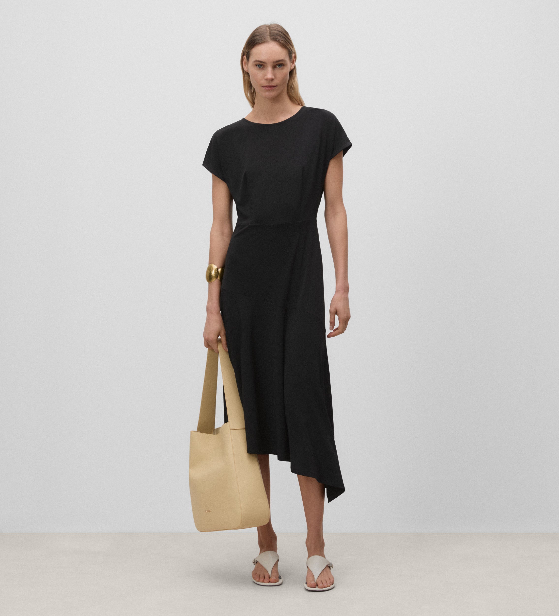 Robe midi en maille tombante