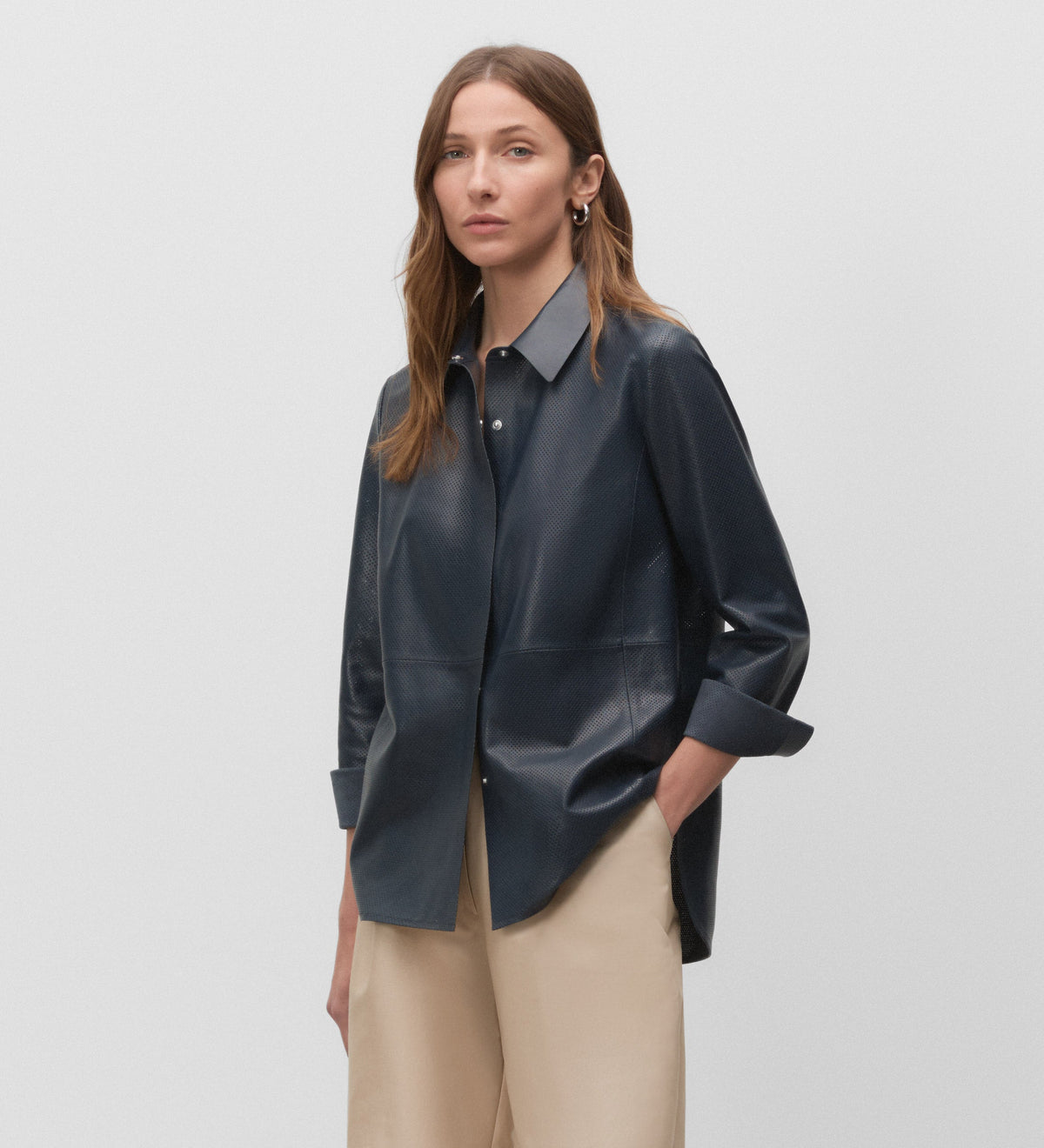 Sobrecamisa piel de napa troquelada