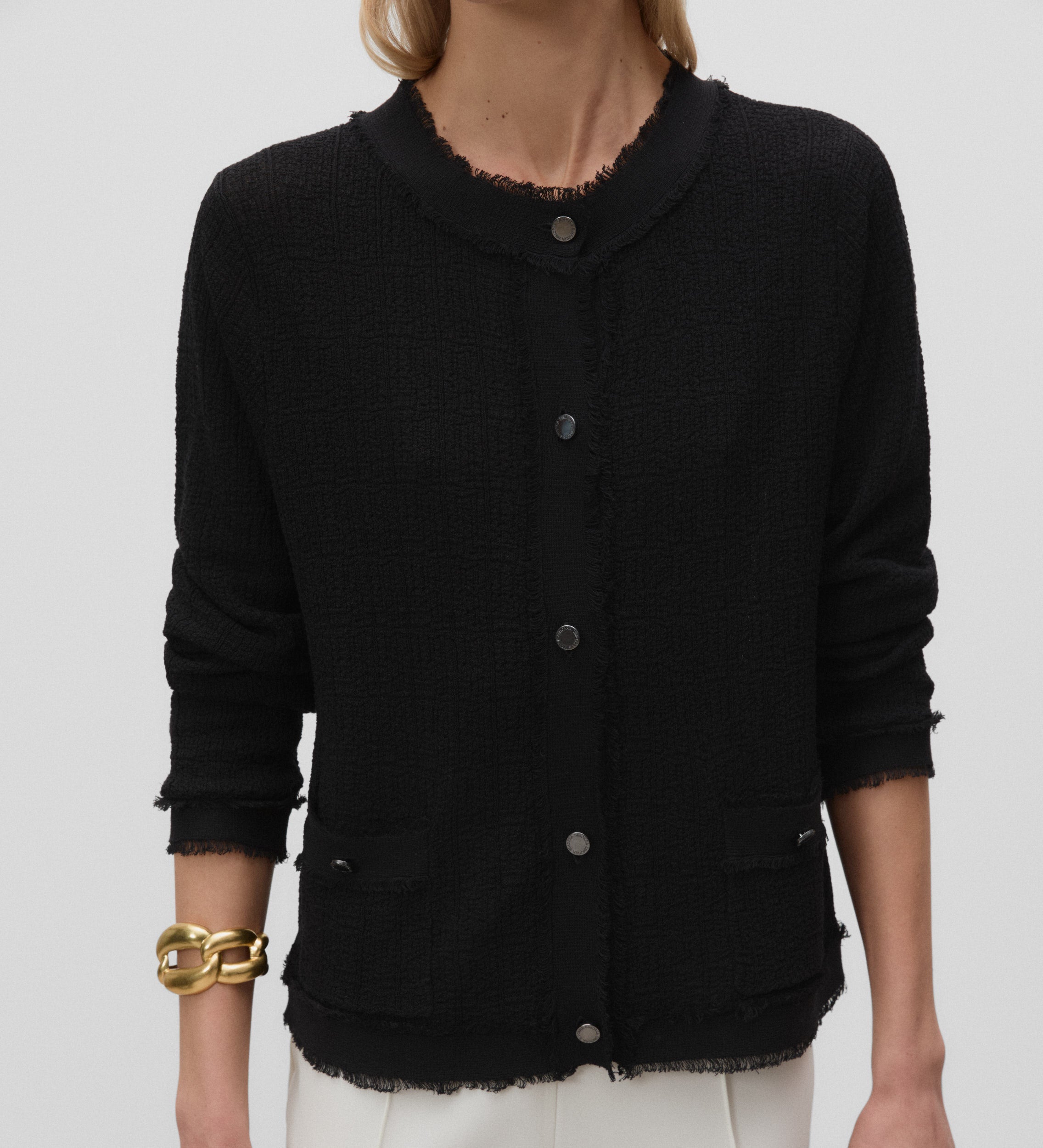 Veste en tricot effiloché