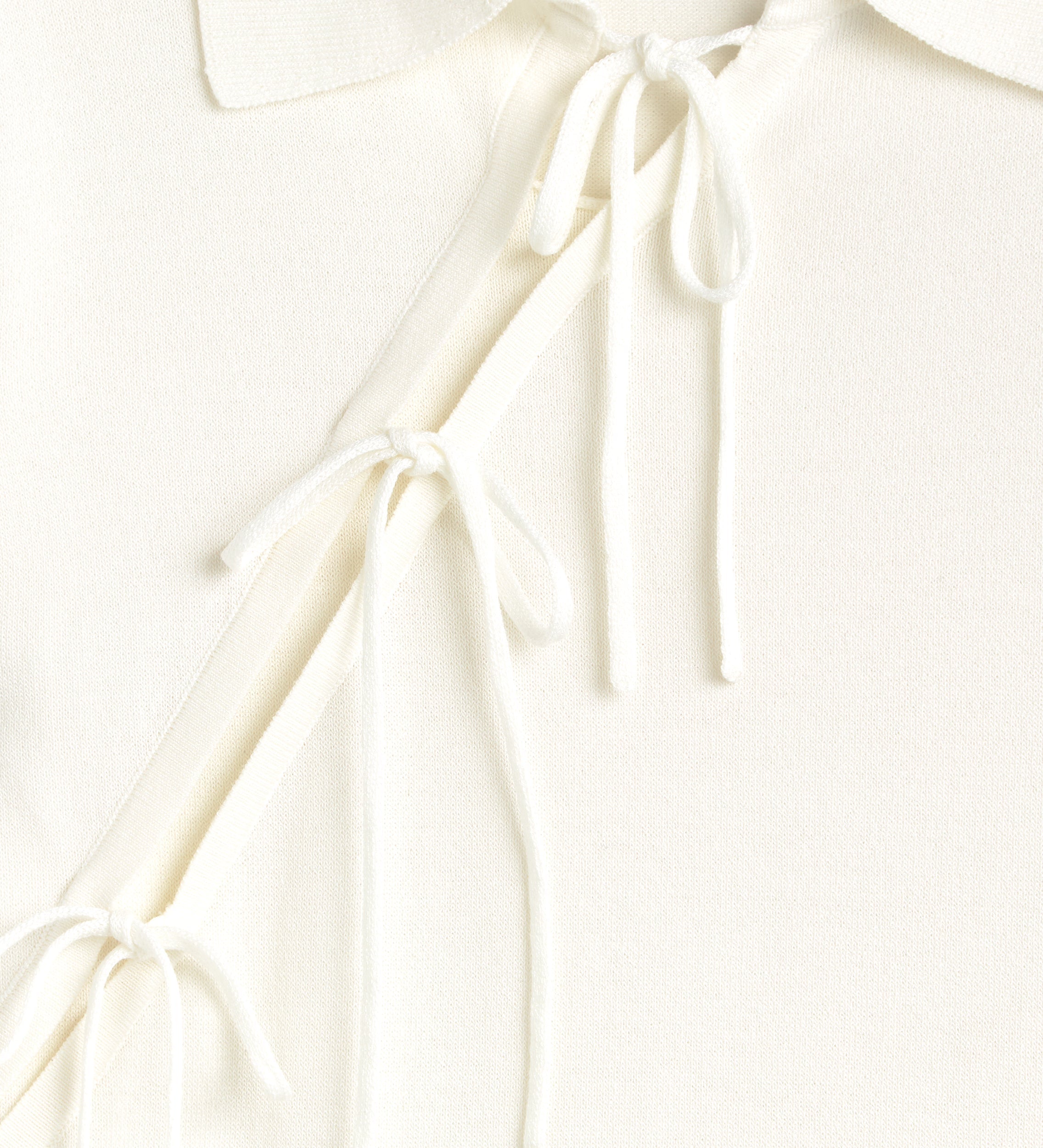 Top knitted bows