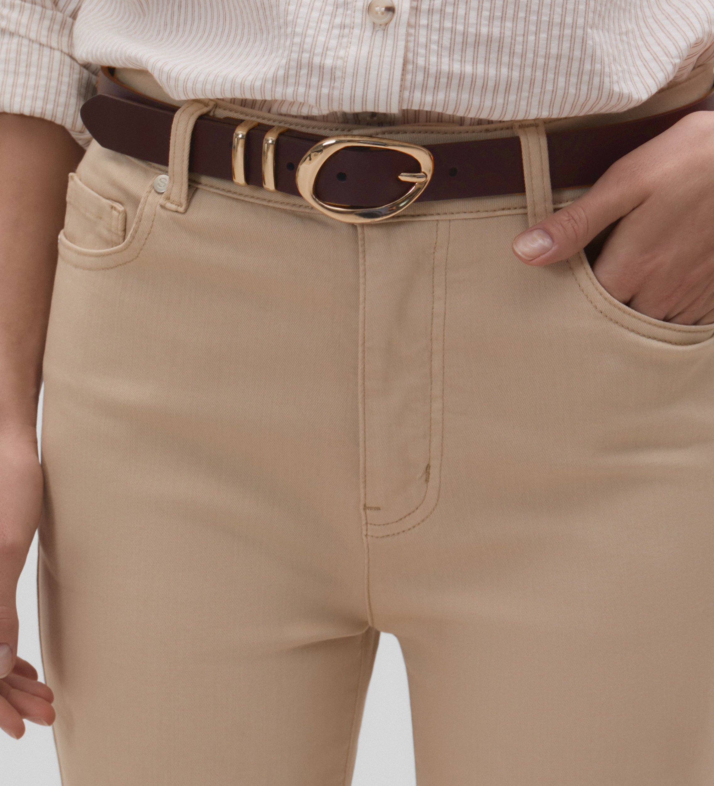Leather belt with oval buckle
