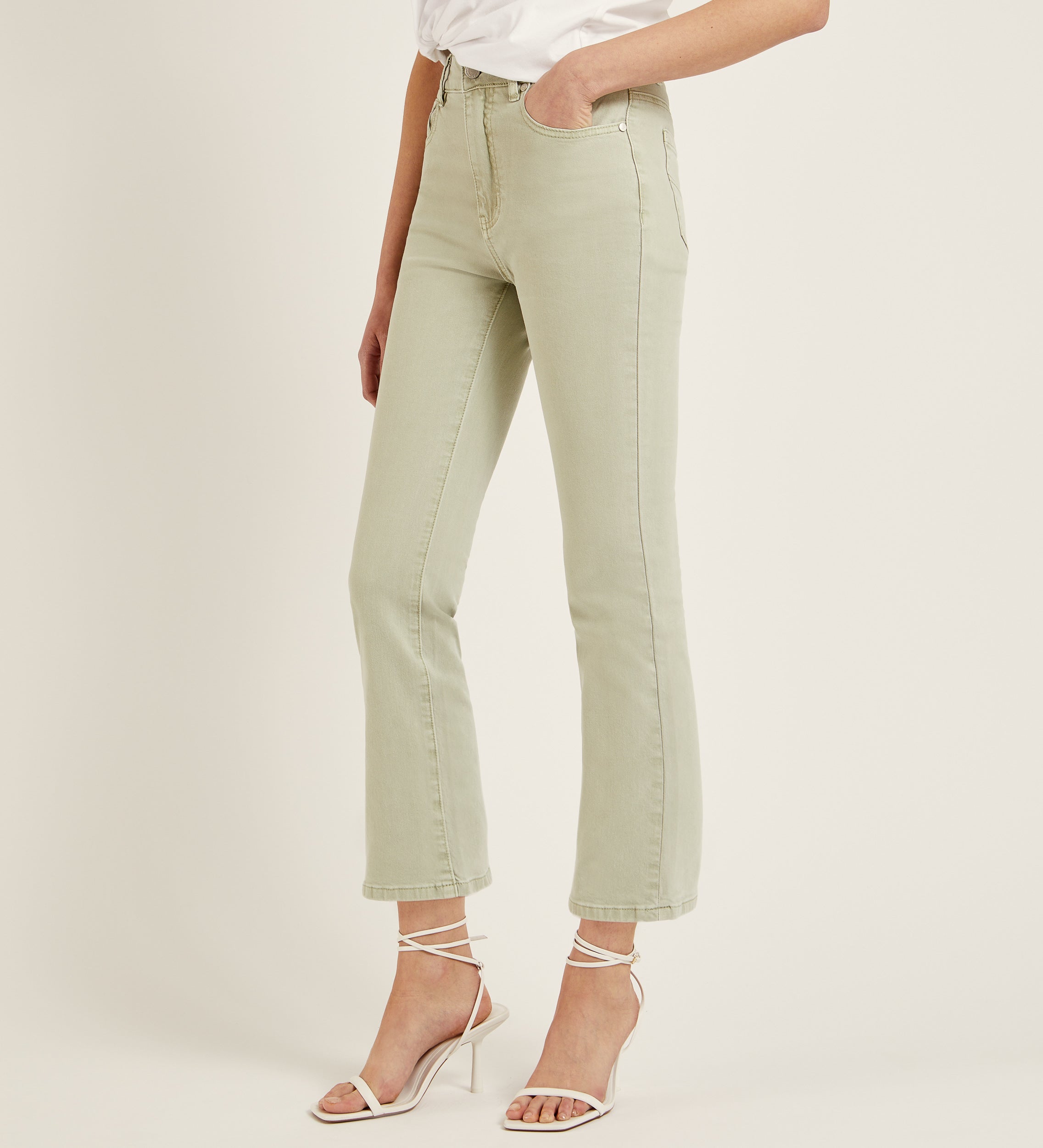 Pantalón crop acampanado