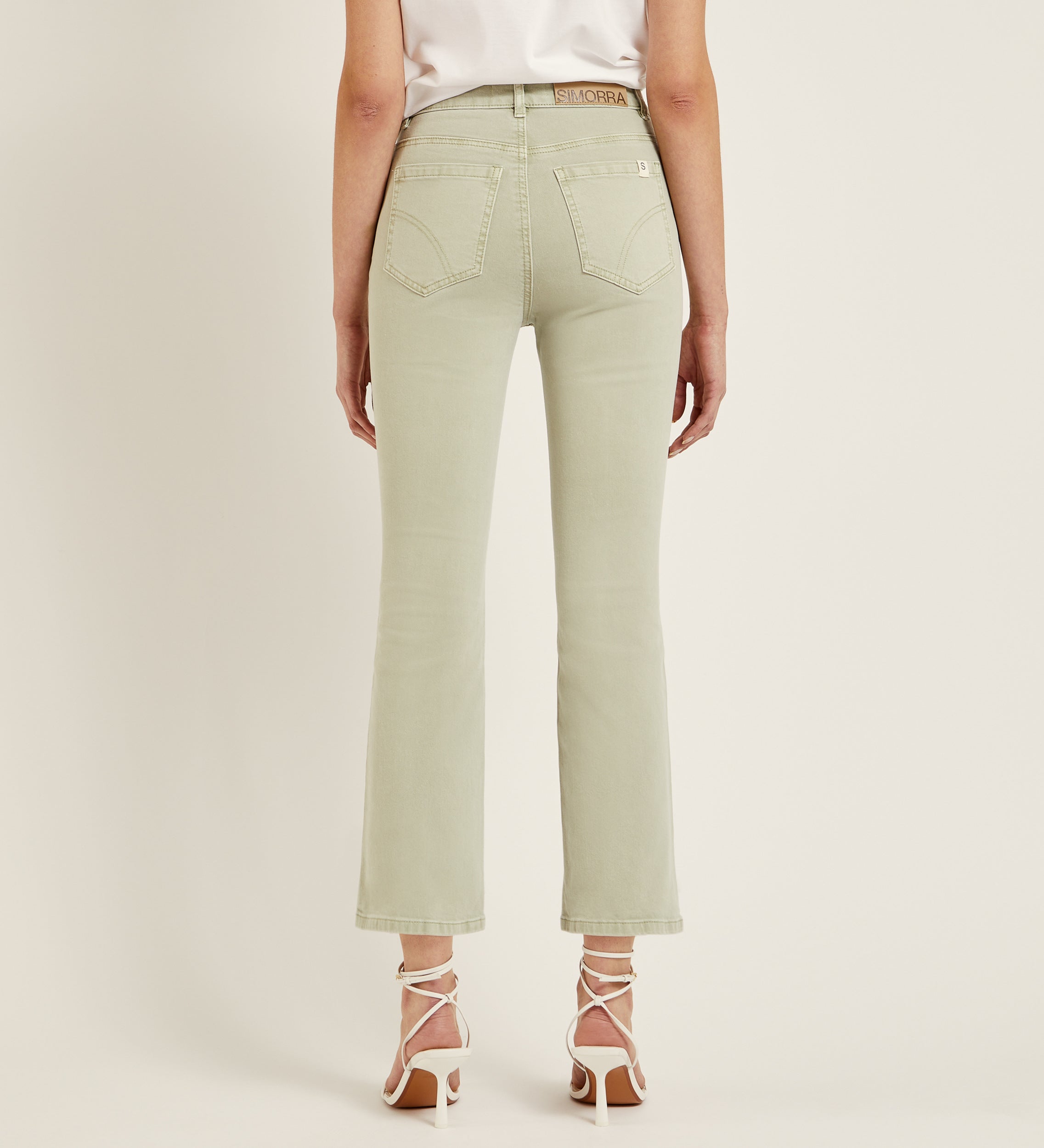 Pantalón crop acampanado