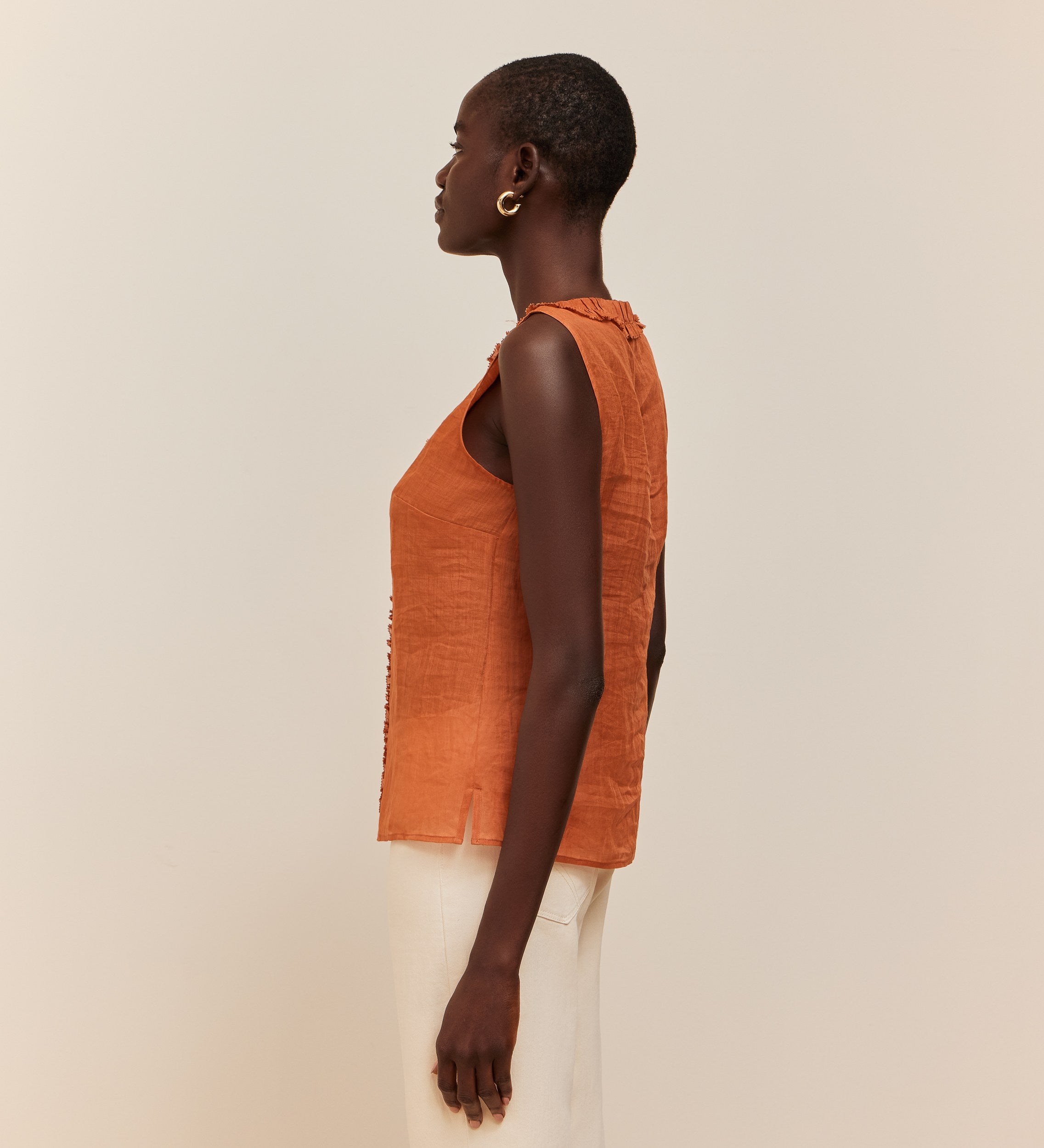 Blouse sans manches froncée