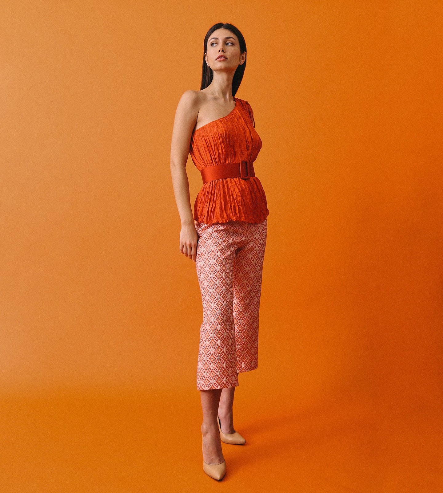 Pantalón cropped acampanado