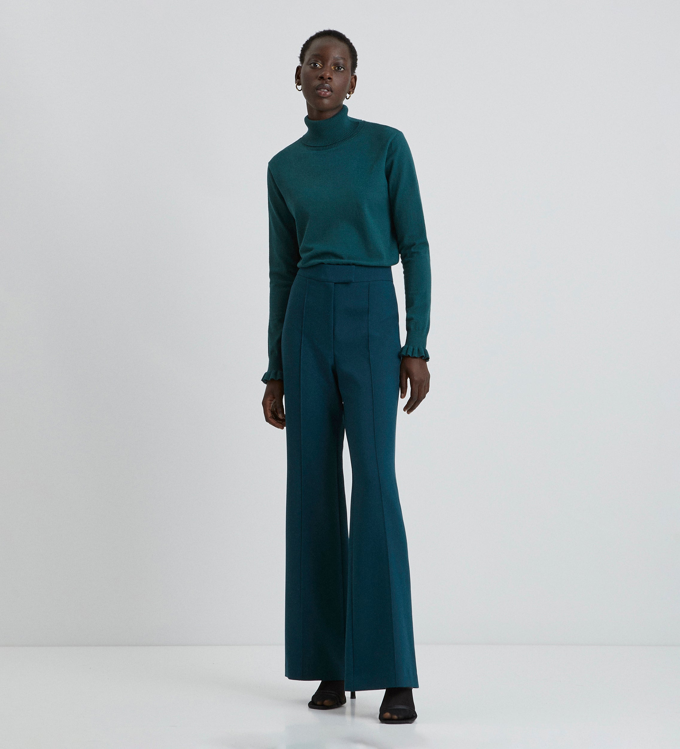 Pantalón crepé acampanado