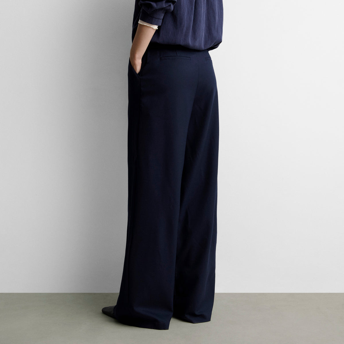 Wide pleated pants