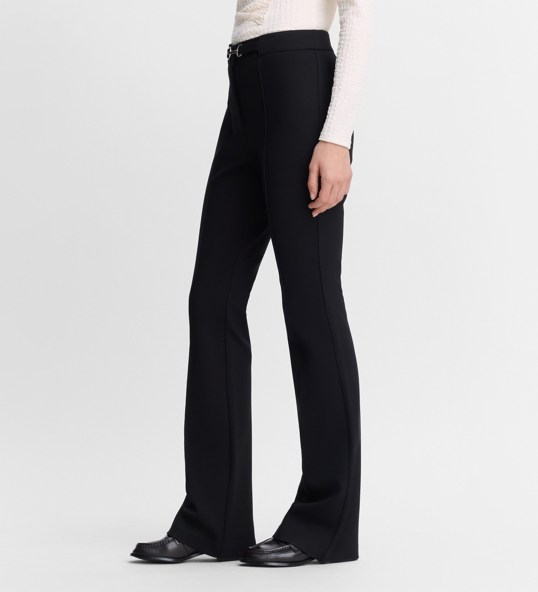 Pantalón acampanado cinturón