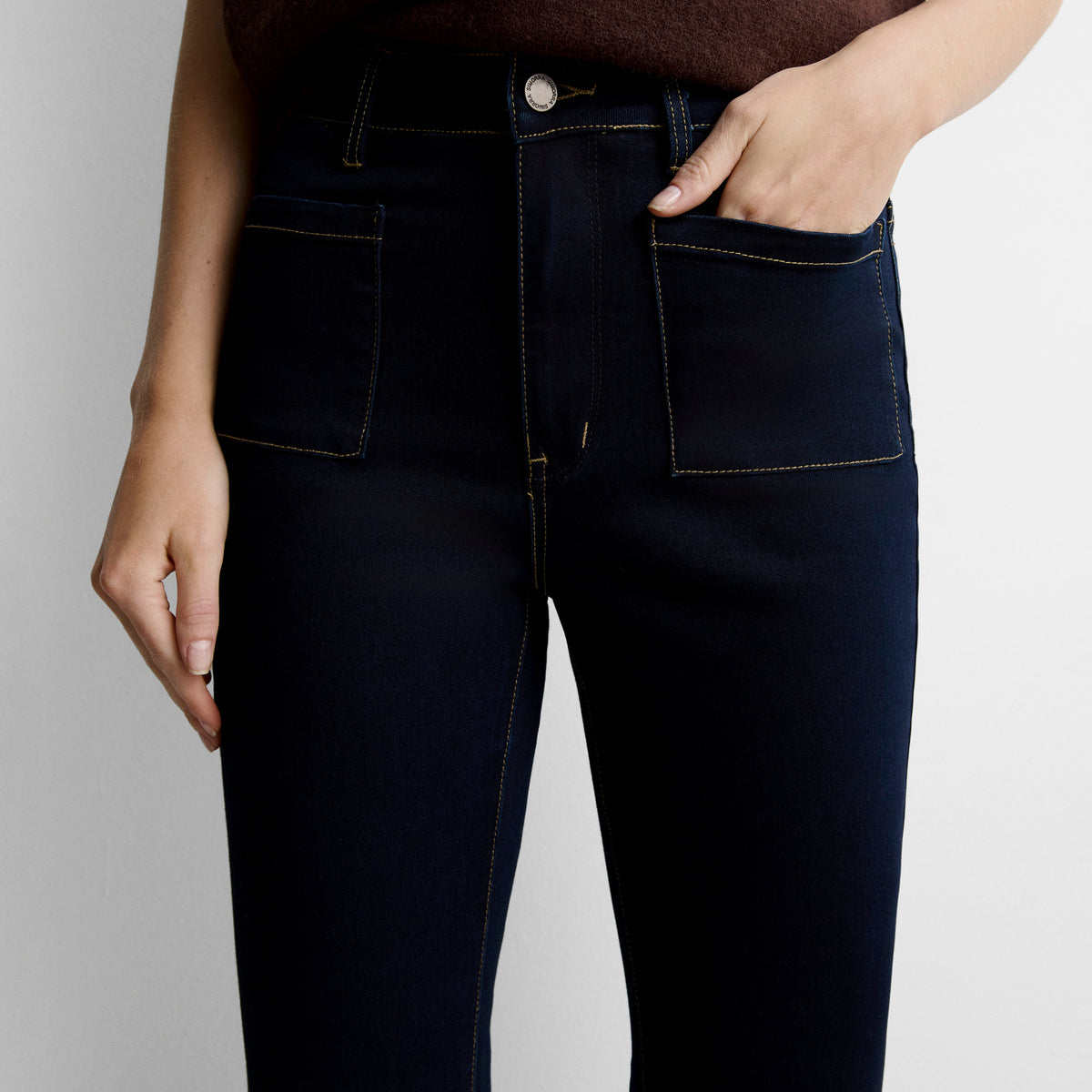 Pantalón vaquero bolsillos parche