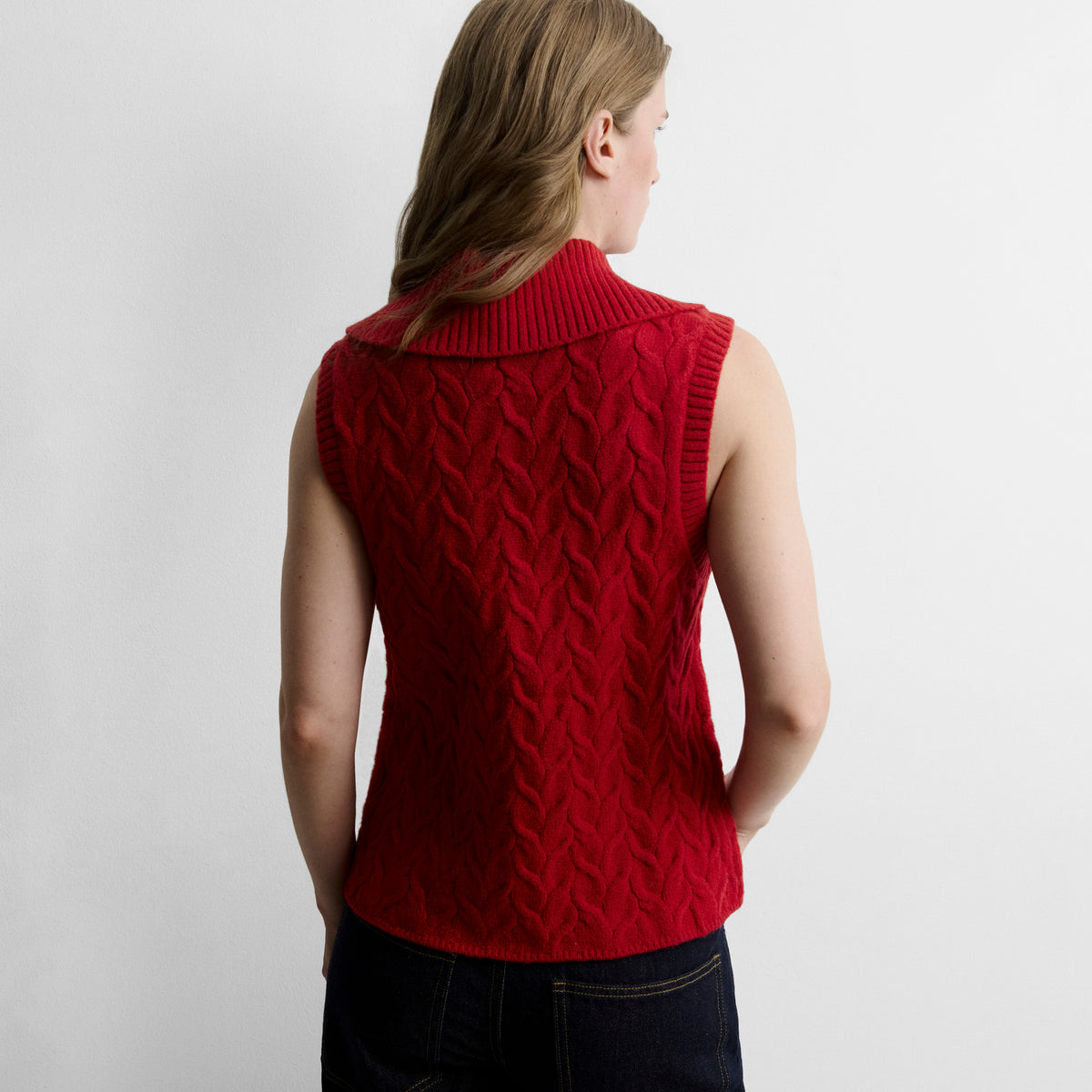 Gilet tricoté avec tresses