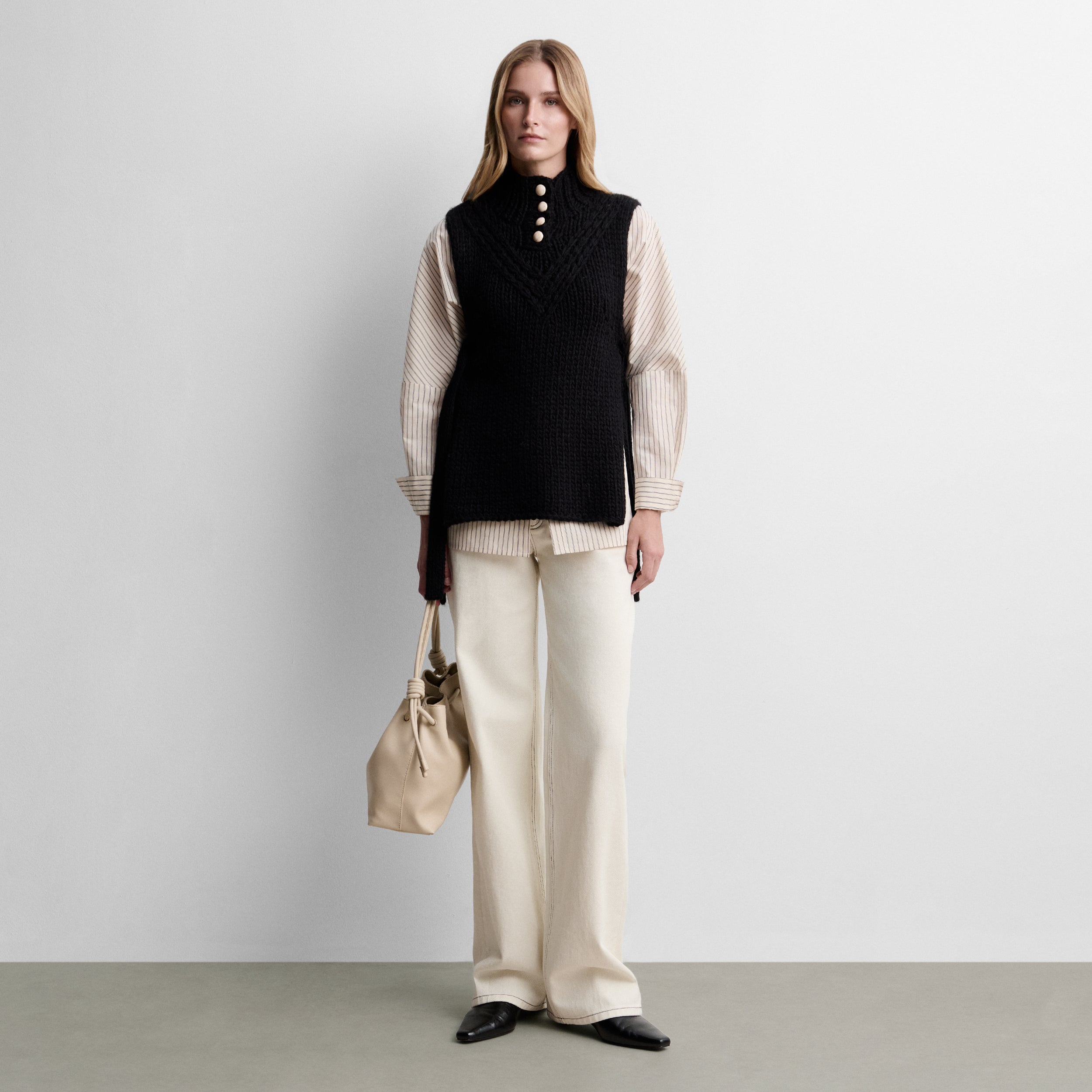 Knit gilet with buttons