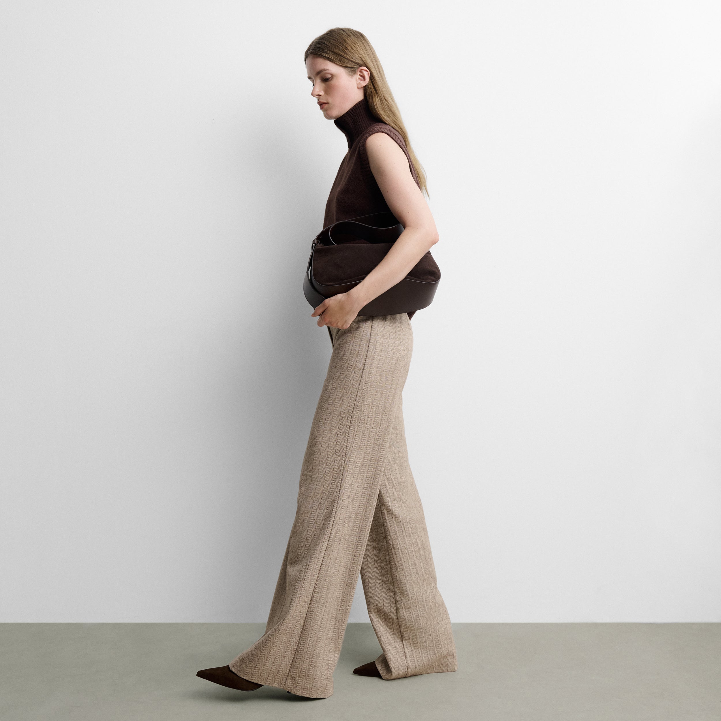 Pantalón espiga acampanado
