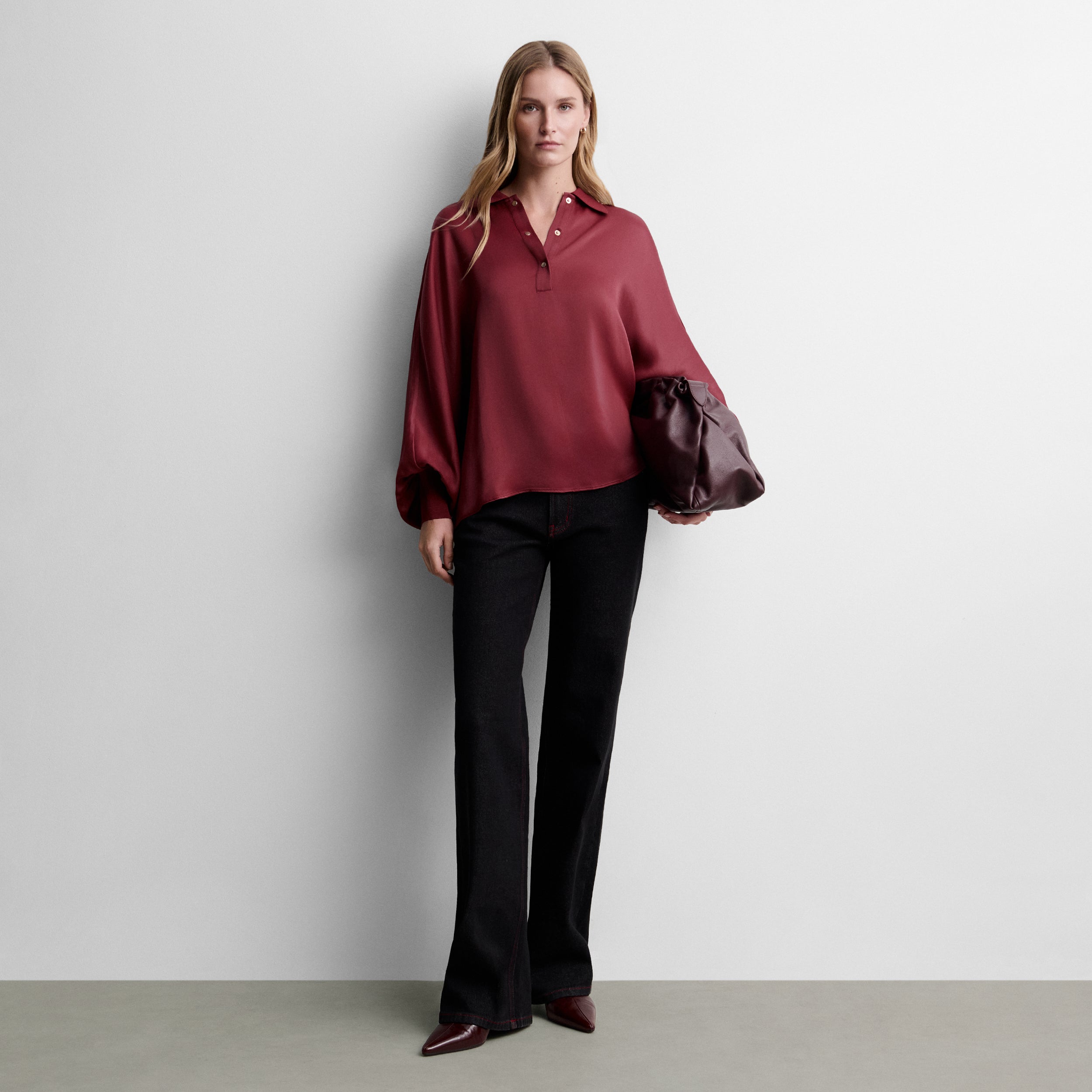 Blouse satinée à manches chauve-souris