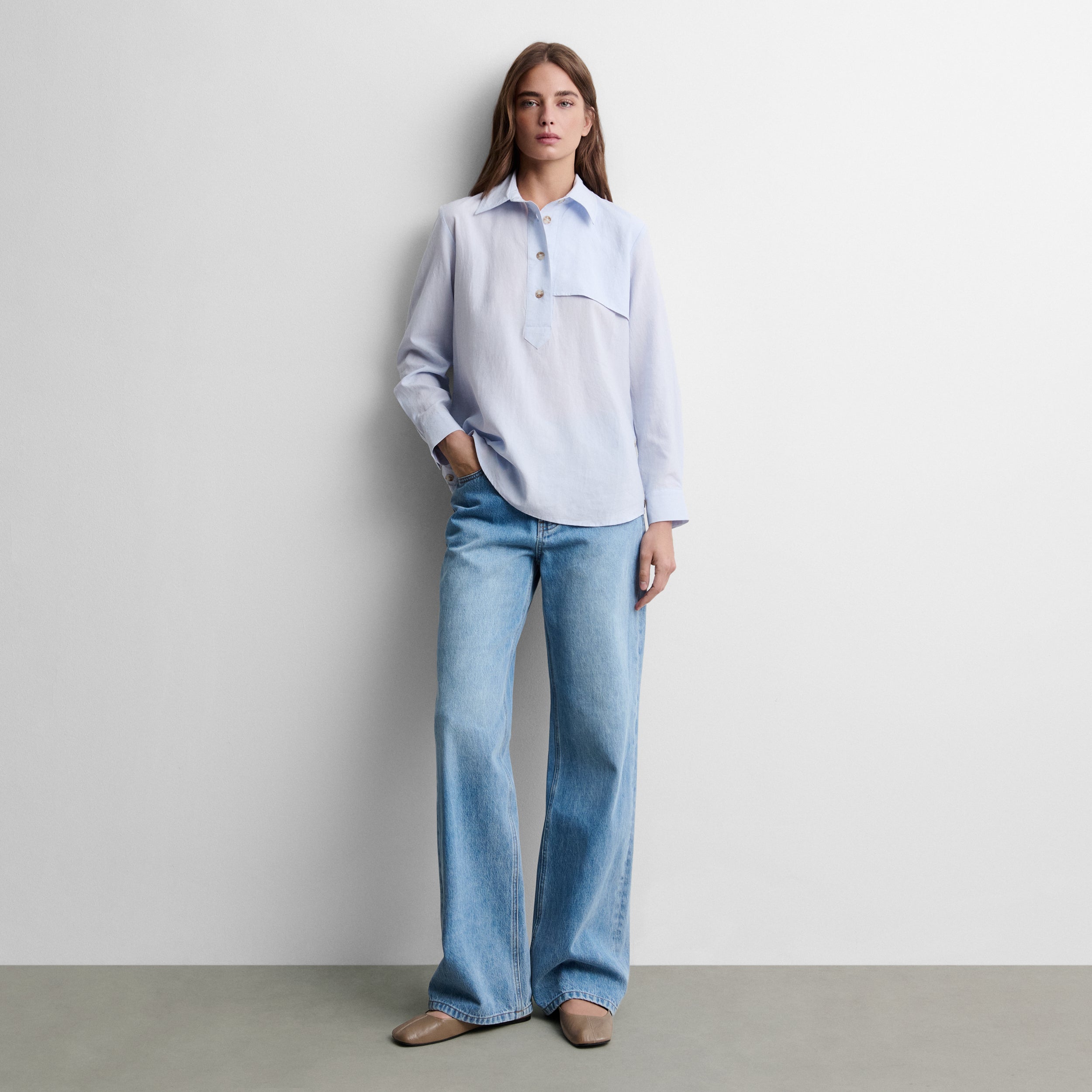 Fluid blouse with buttons