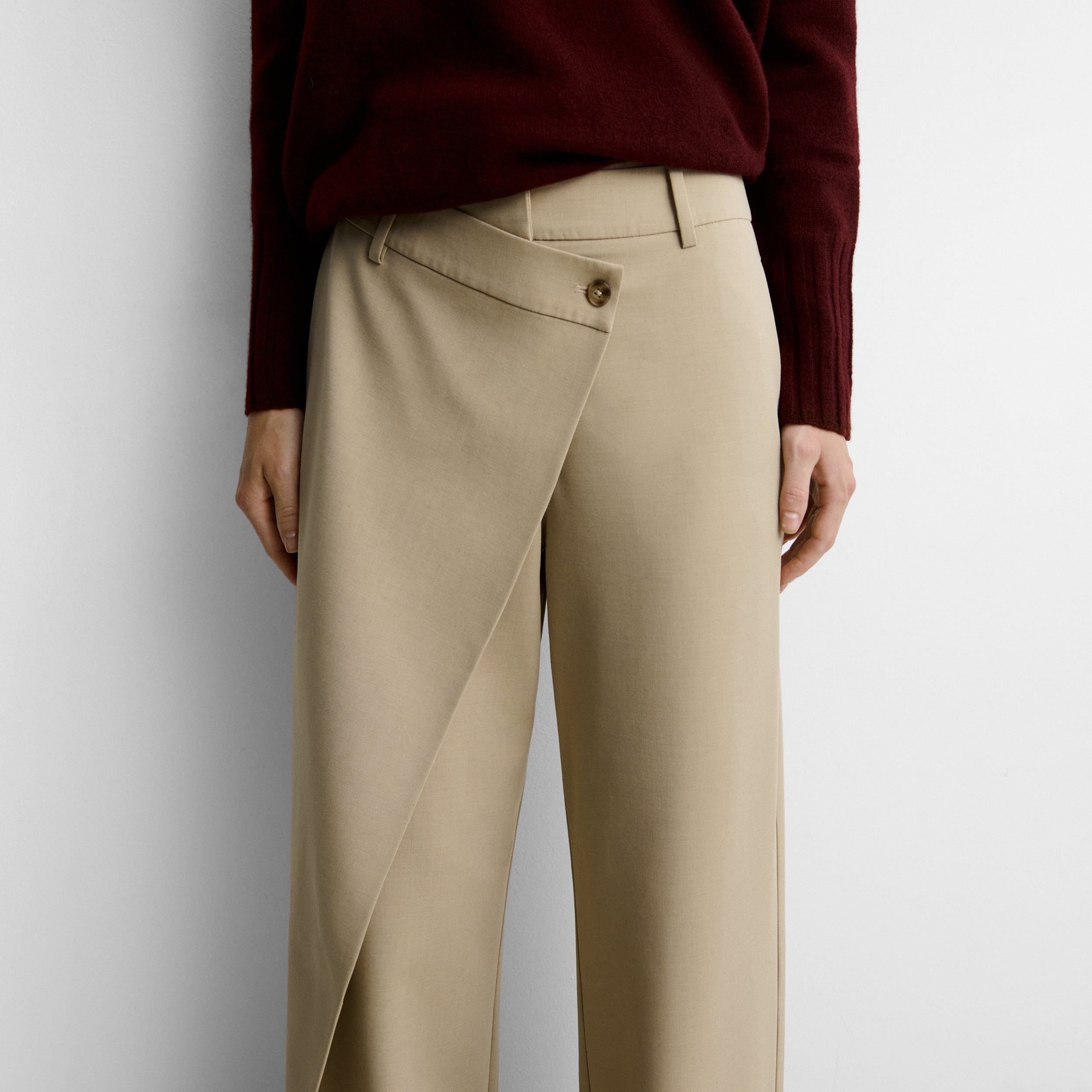 Pantalón recto efecto cruzado