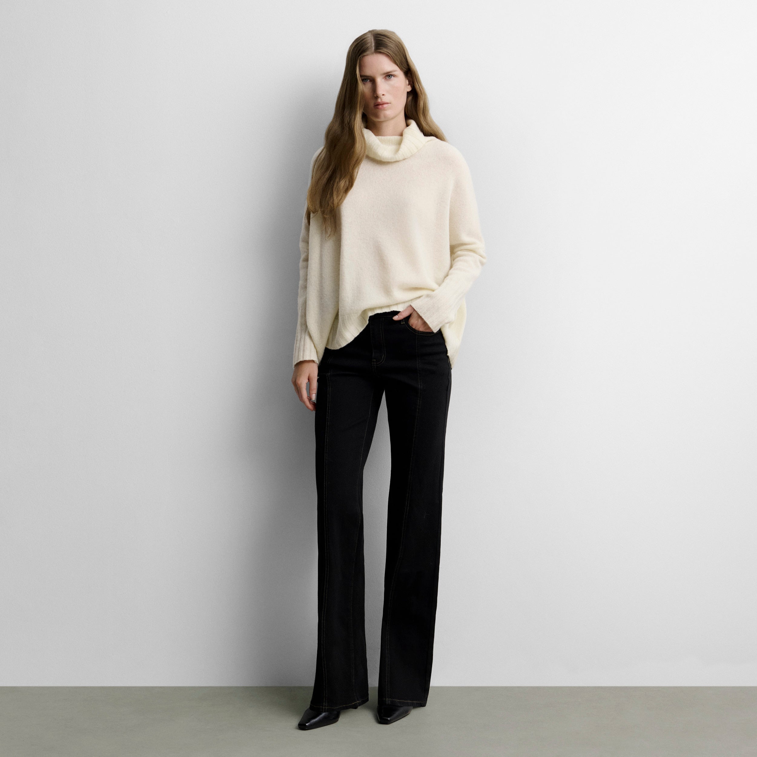 Pantalon en sergé à surpiqûres contrastées
